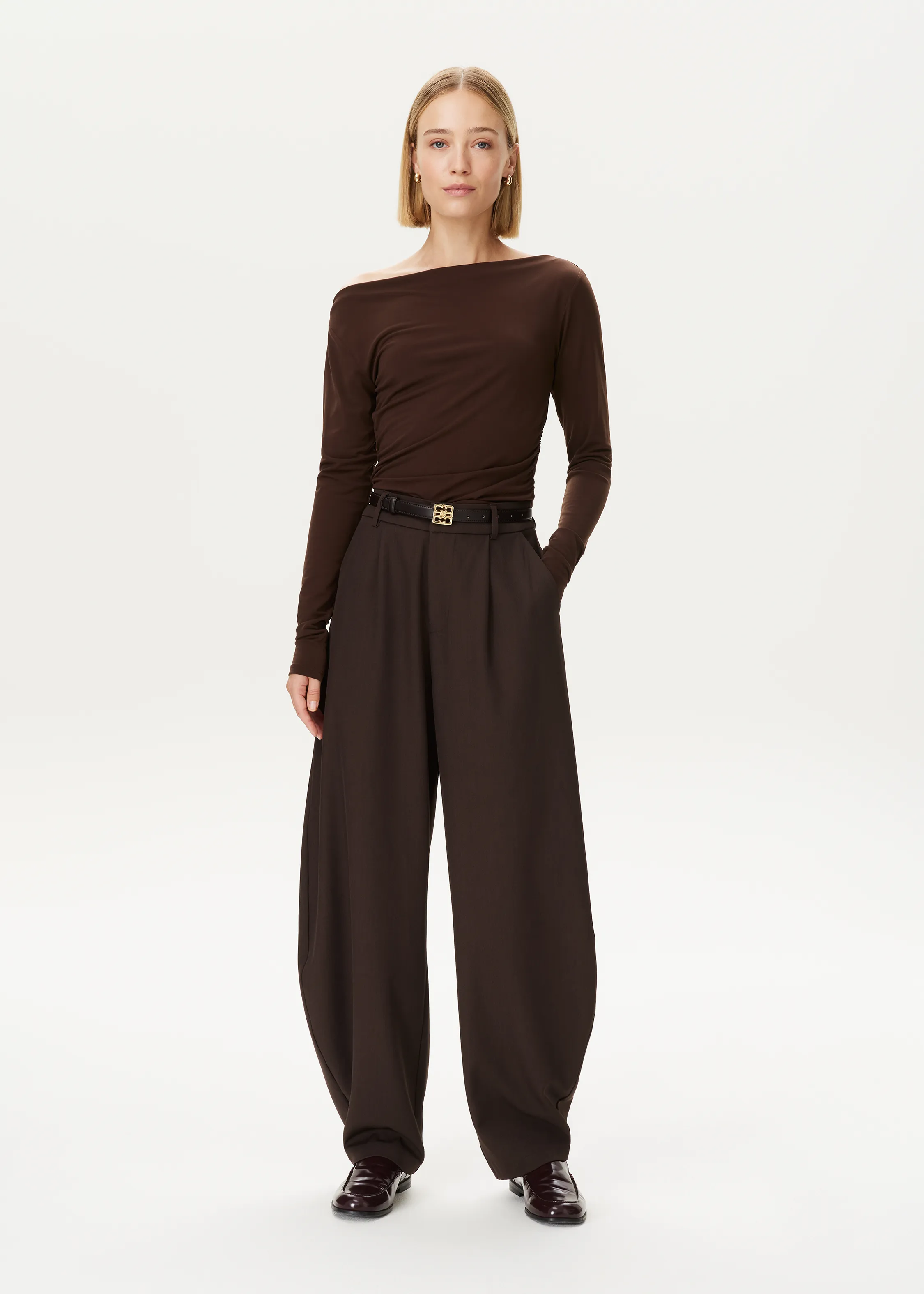 Barrel leg pantalon sold by Costes