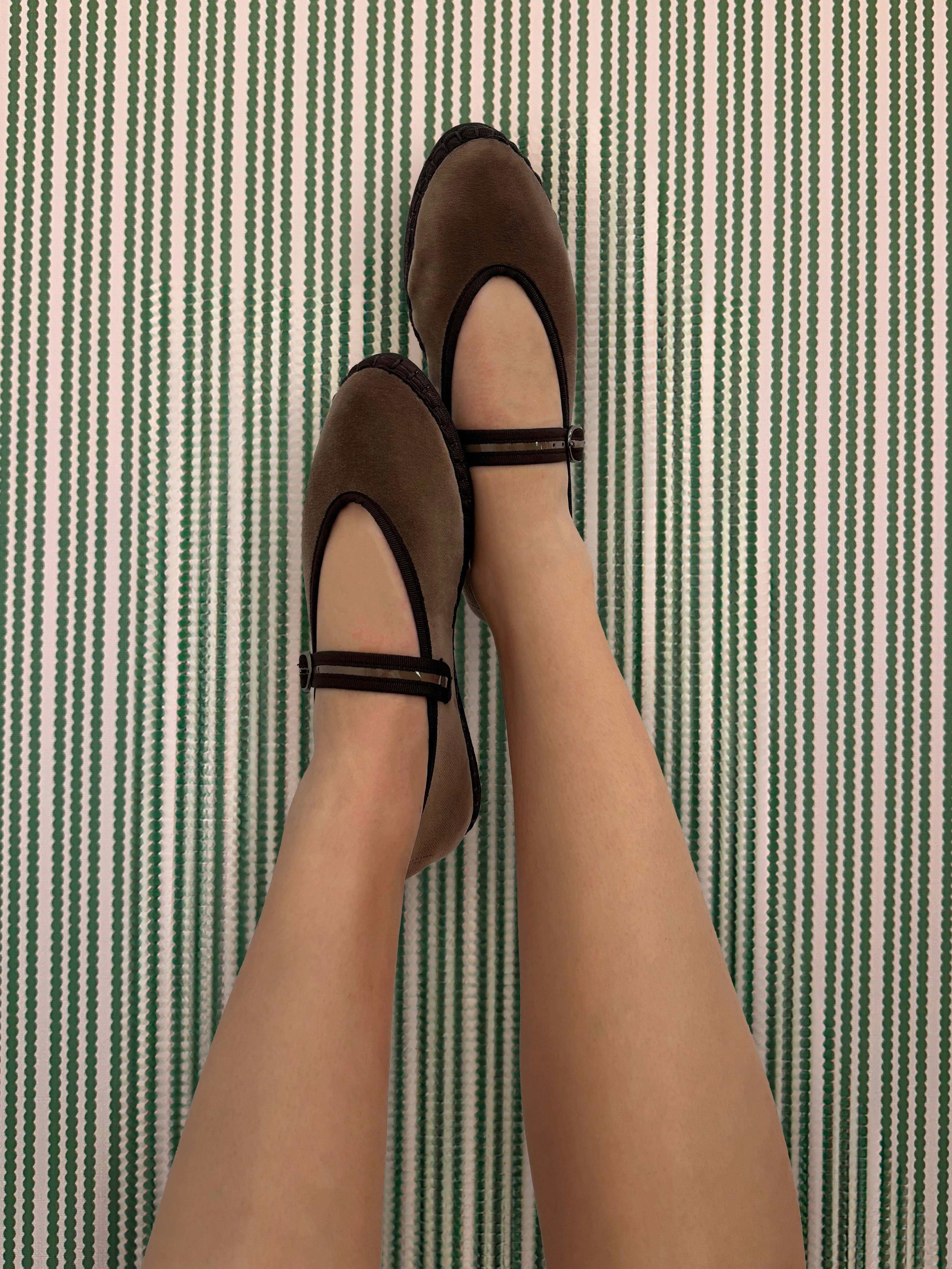 Pierre Beige sold by Flabelus product image thumbnail 3