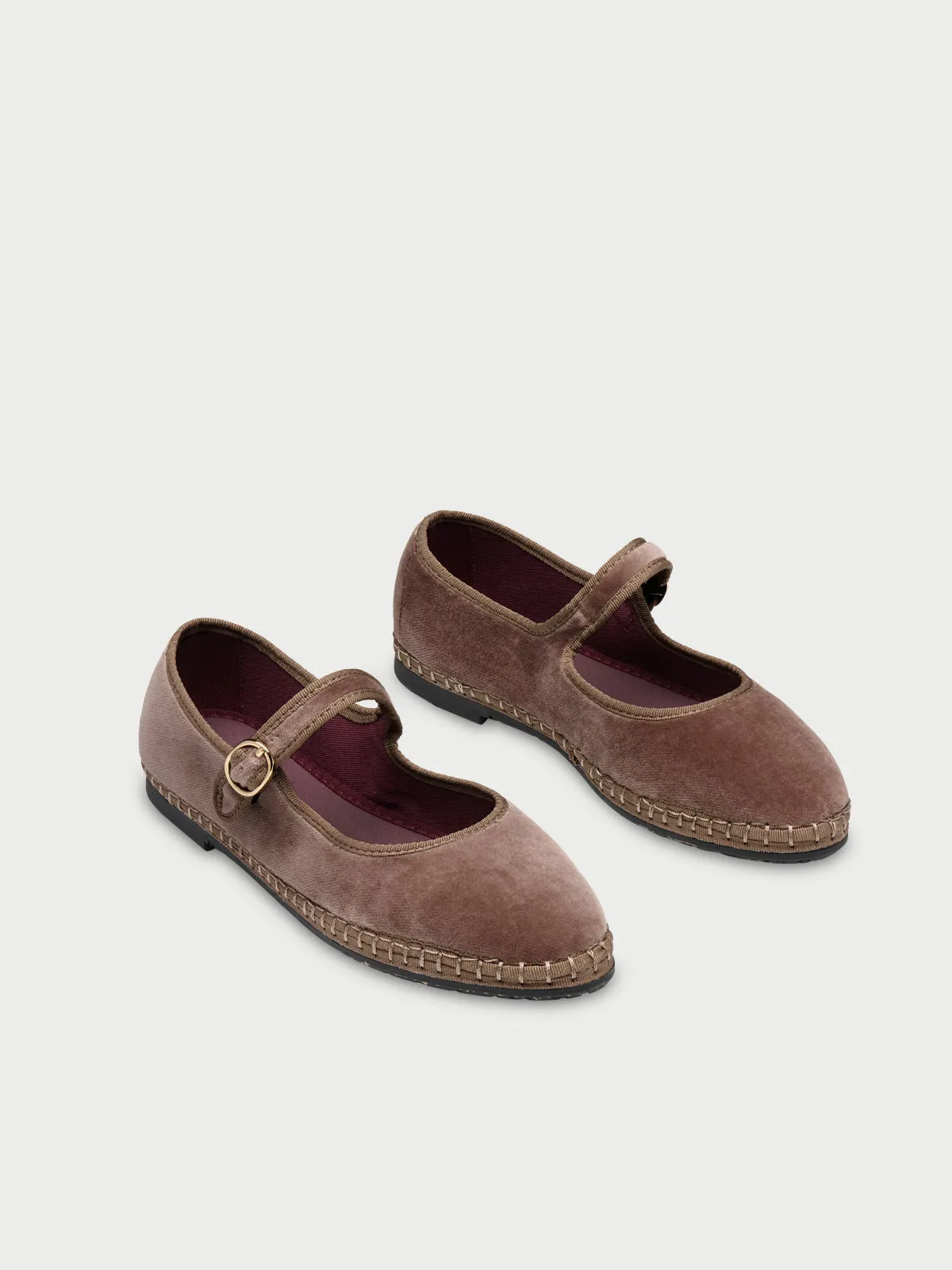 Alcmena sold by Flabelus