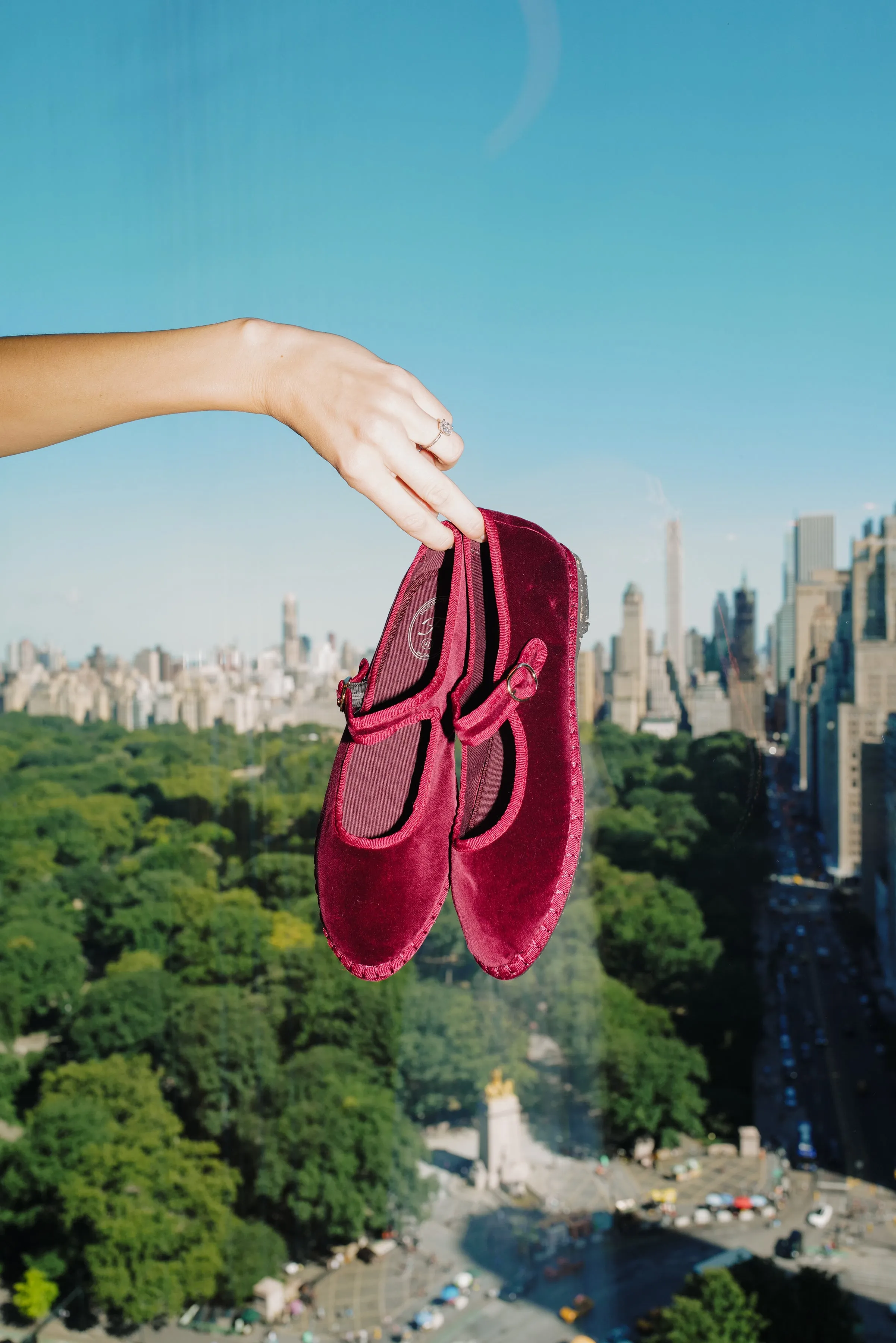 Lucrecia sold by Flabelus product image thumbnail 4