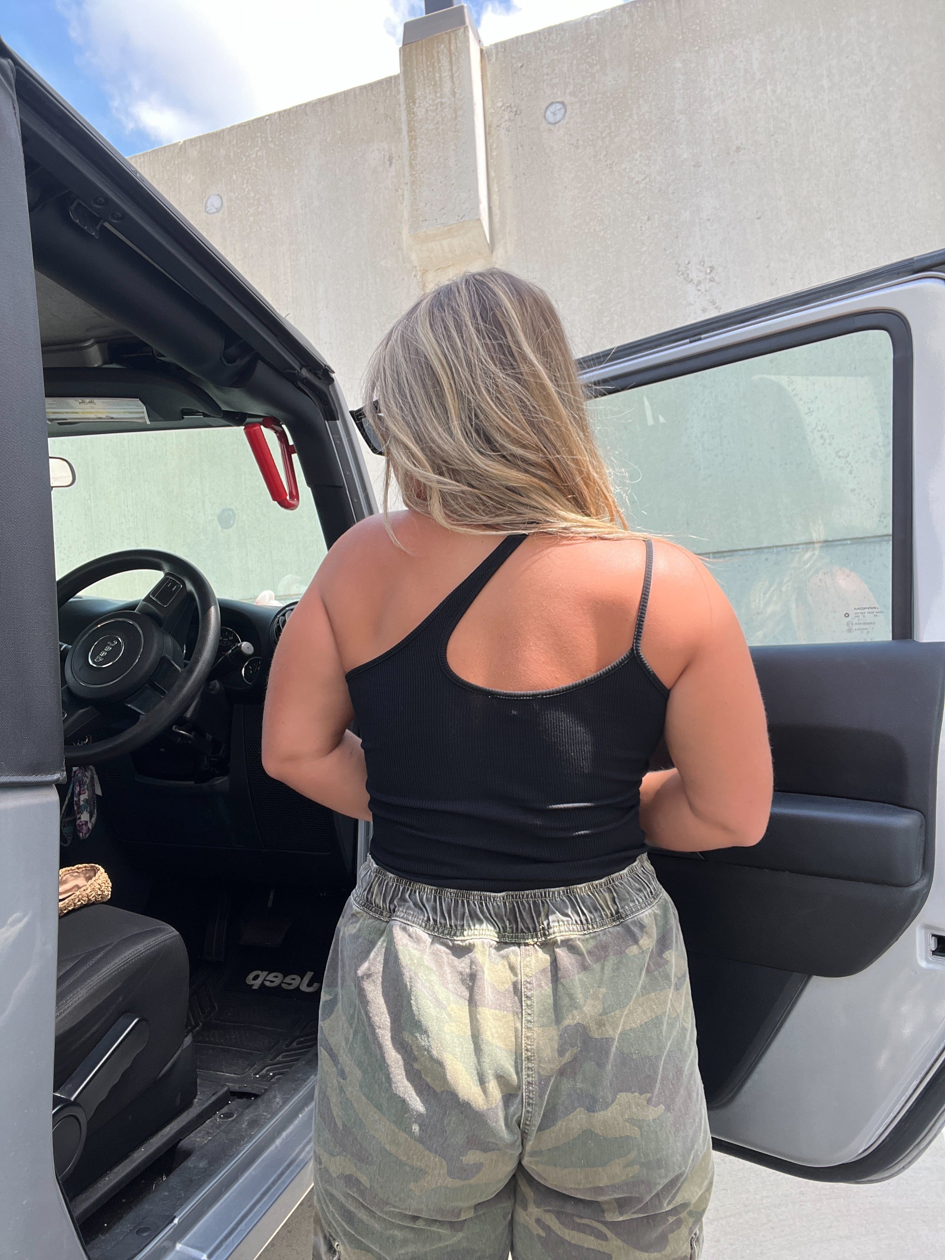 BLACK CONTOUR ONE SHOULDER TANK sold by Chic by Ally B product image thumbnail 3