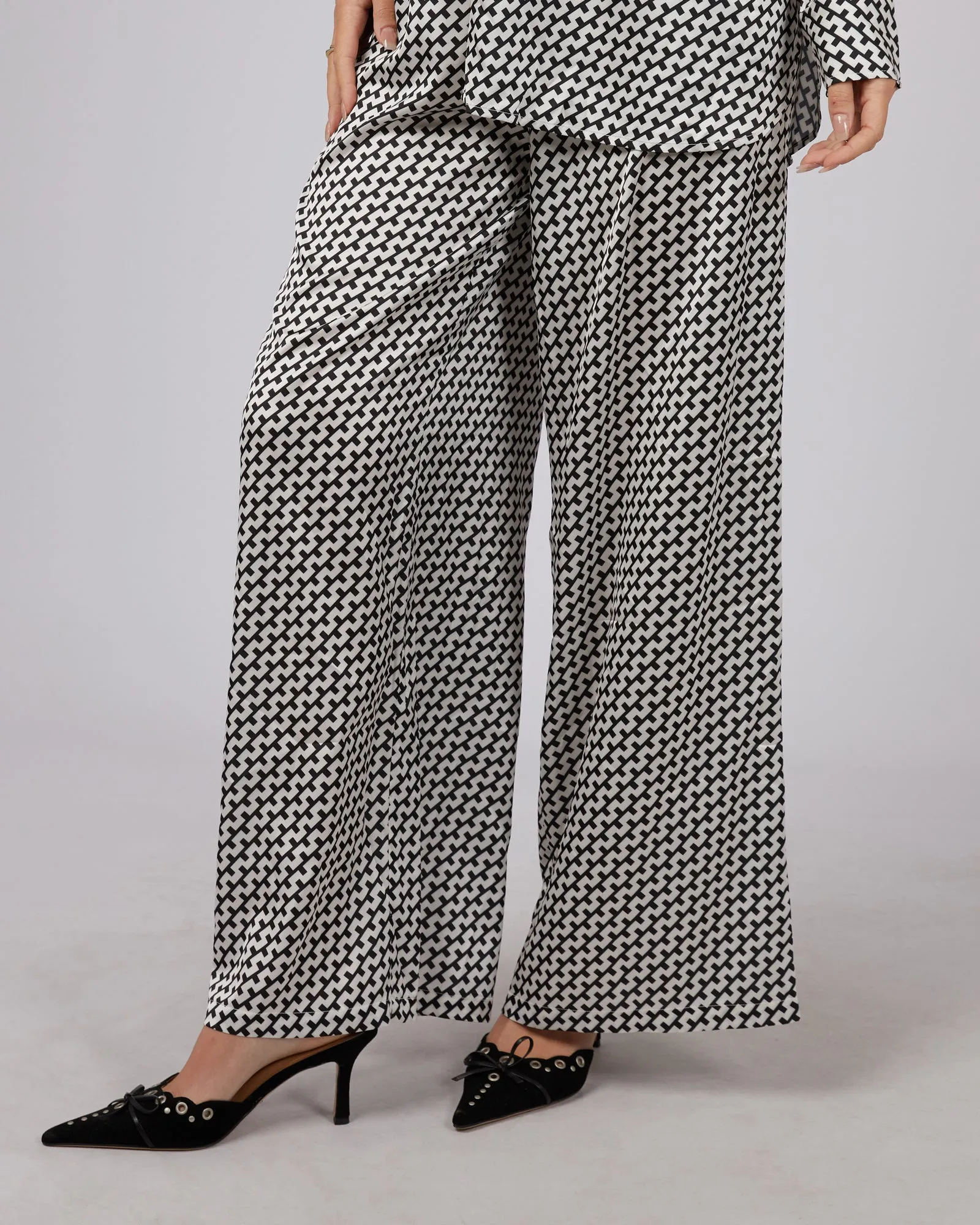 Ashlee Pant Print sold by edge clothing product image thumbnail 4