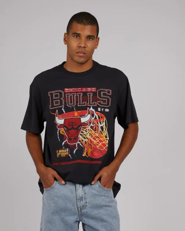 Lightning Hoop Tee Bulls Black made by Mitchell & Ness
