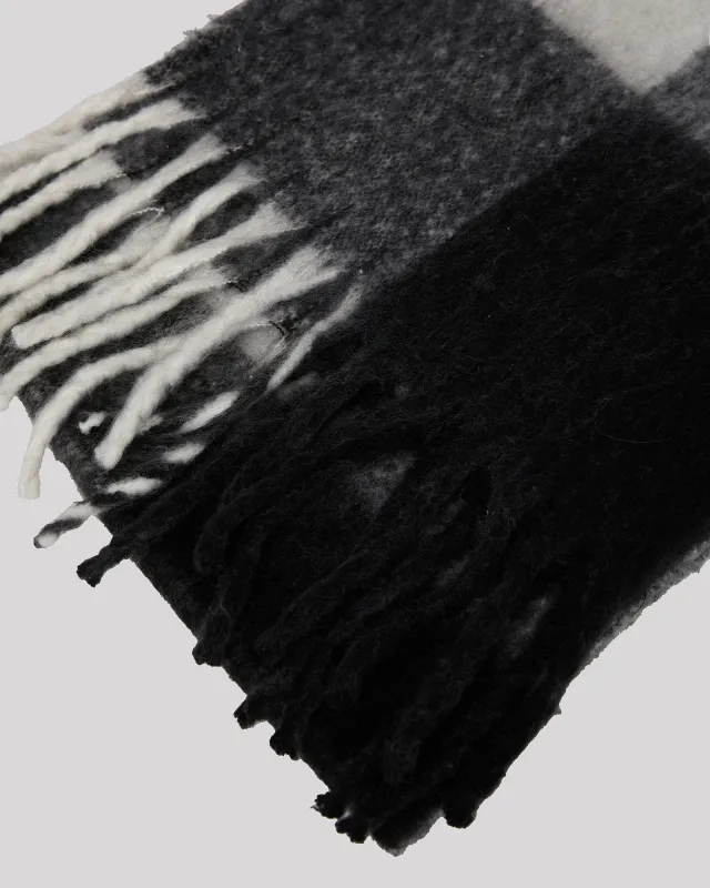 Savannah Active Scarf Black sold by edge clothing