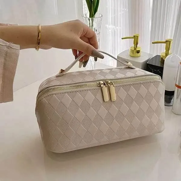 PU Leather Diamond Lattice Makeup Bag sold by CRAVE by Frederick Wilhelm product image thumbnail 5
