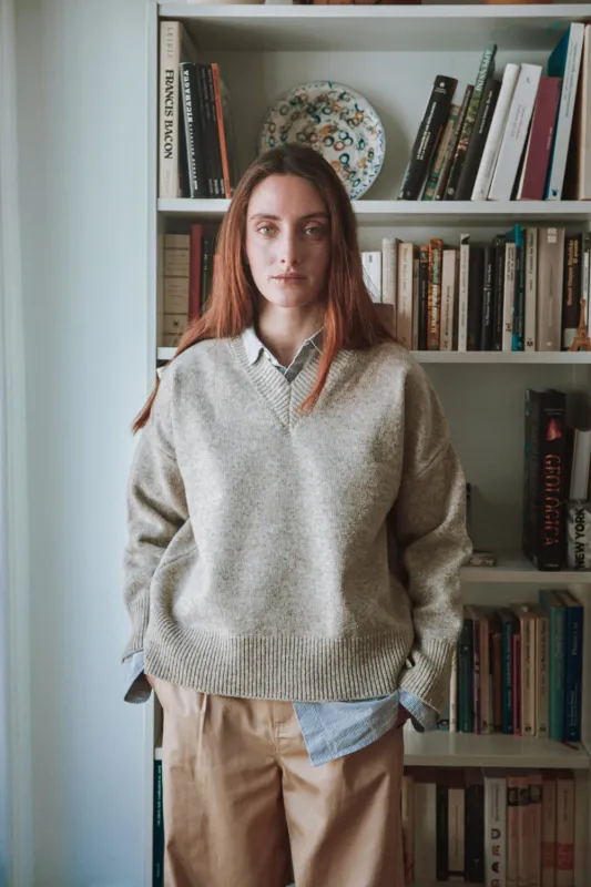 LEONTINE V-Neck Sweater in Merino Wool - Beige made by L’ENVERS