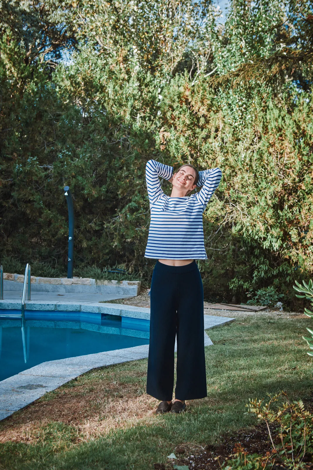 LOUISA Cropped Pants in Organic Cotton - Navy sold by L’ENVERS product image thumbnail 5