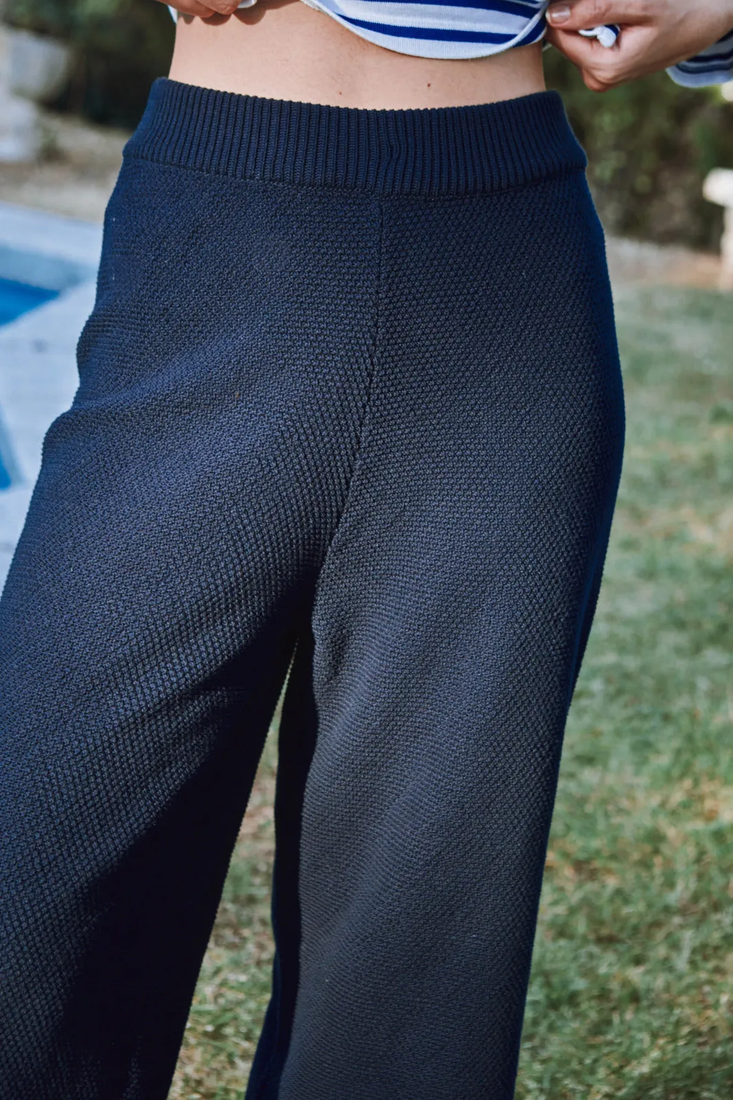 LOUISA Cropped Pants in Organic Cotton - Navy sold by L’ENVERS product image thumbnail 4