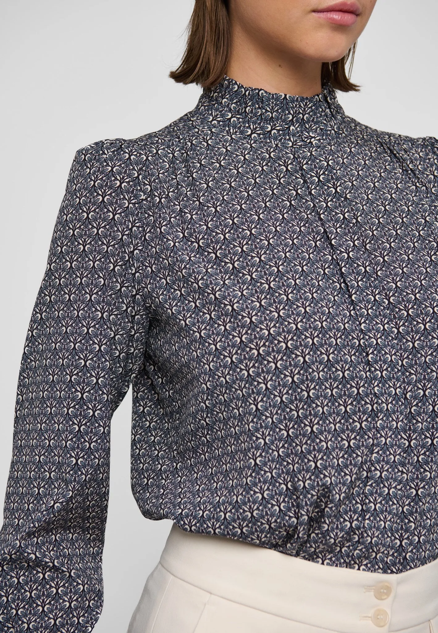 RobertaDEA-Willow sold by Dea Kudibal