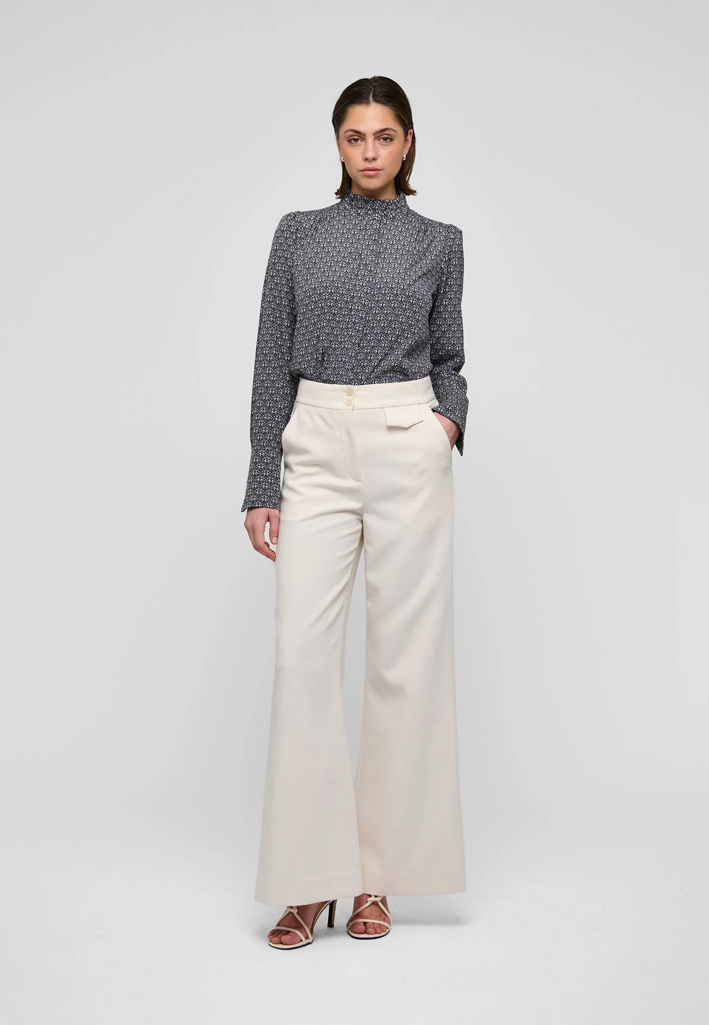 RobertaDEA-Willow sold by Dea Kudibal product image thumbnail 2