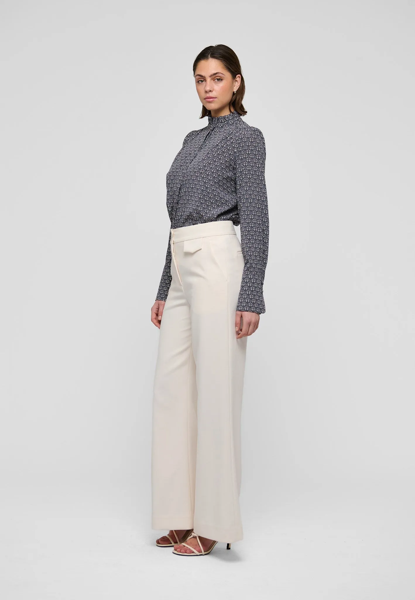 RobertaDEA-Willow sold by Dea Kudibal product image thumbnail 3