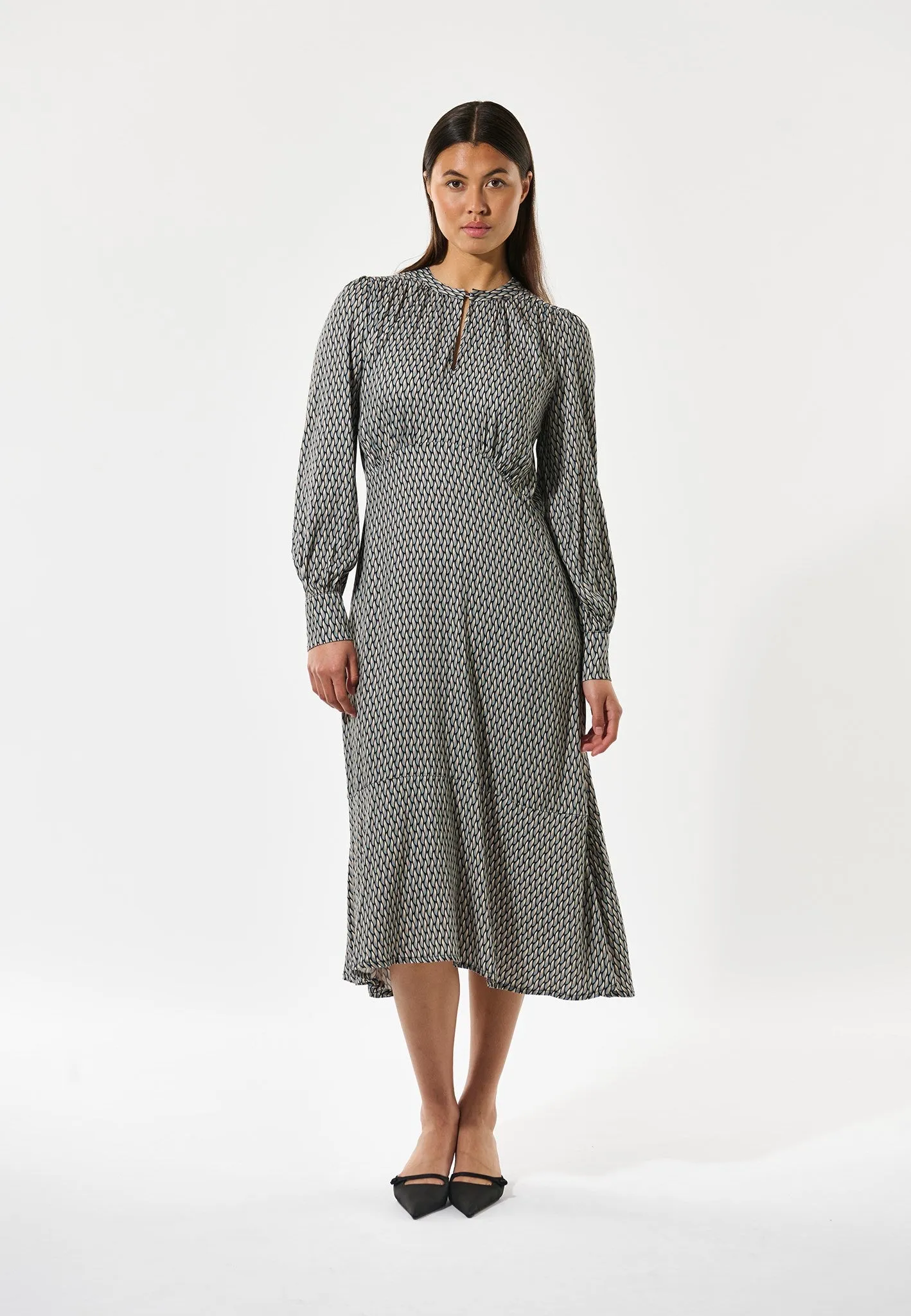 RumerDEA EV-Shiro sold by Dea Kudibal