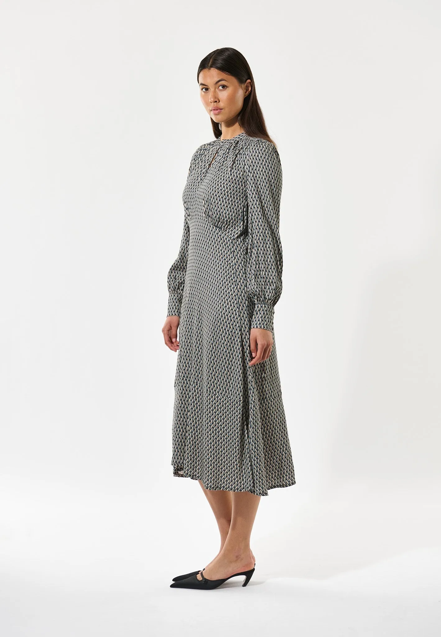 RumerDEA EV-Shiro sold by Dea Kudibal product image thumbnail 2