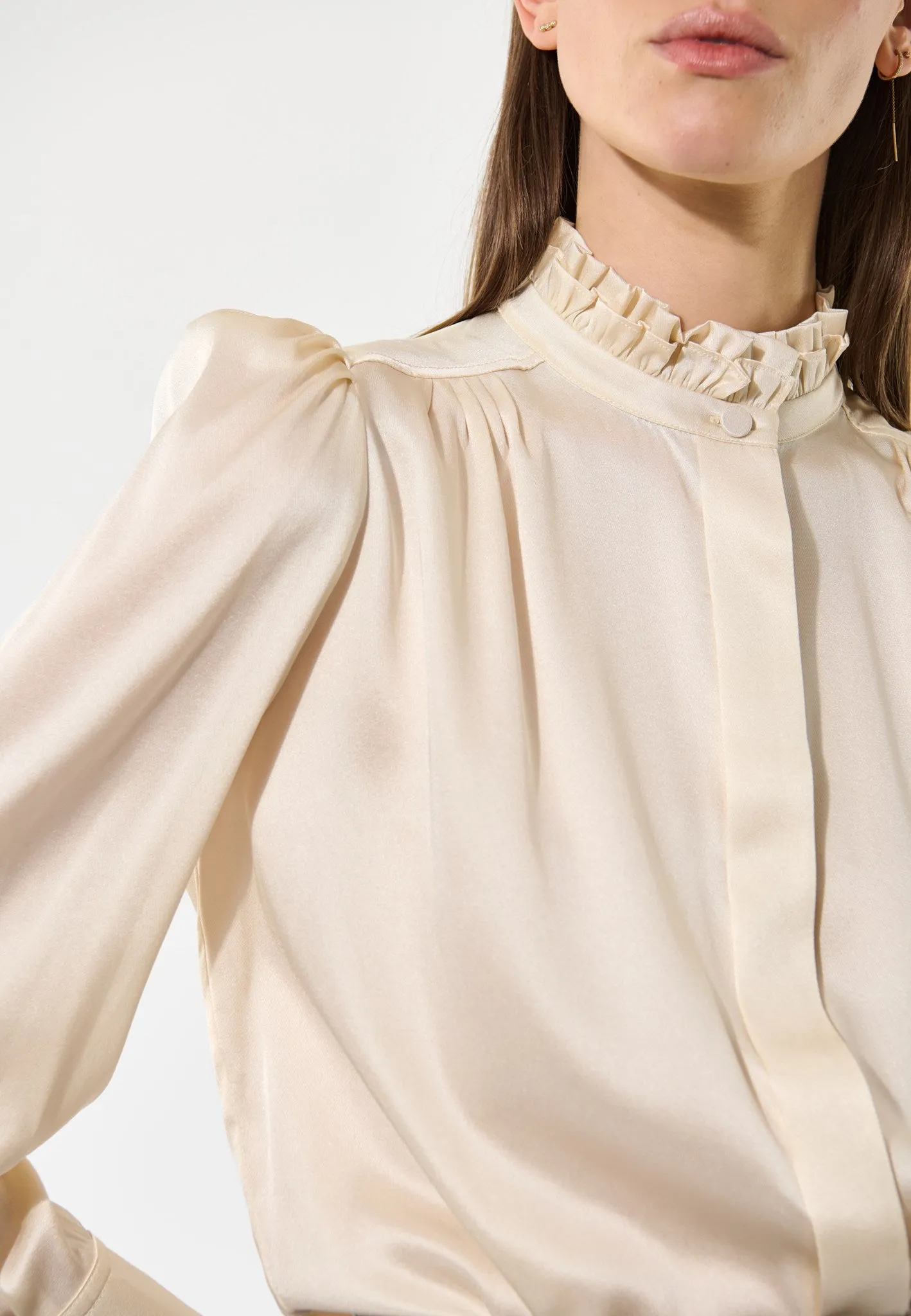 RobertaDEA-Antique sold by Dea Kudibal product image thumbnail 3