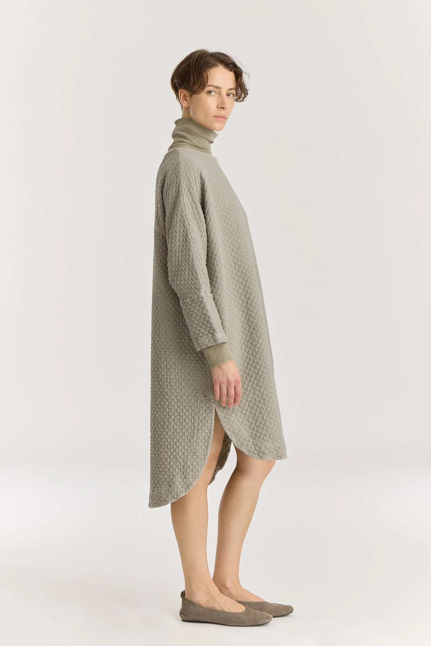 DIAMOND QUILTED PAINTER DRESS / LIMESTONE sold by Black Crane product image thumbnail 4