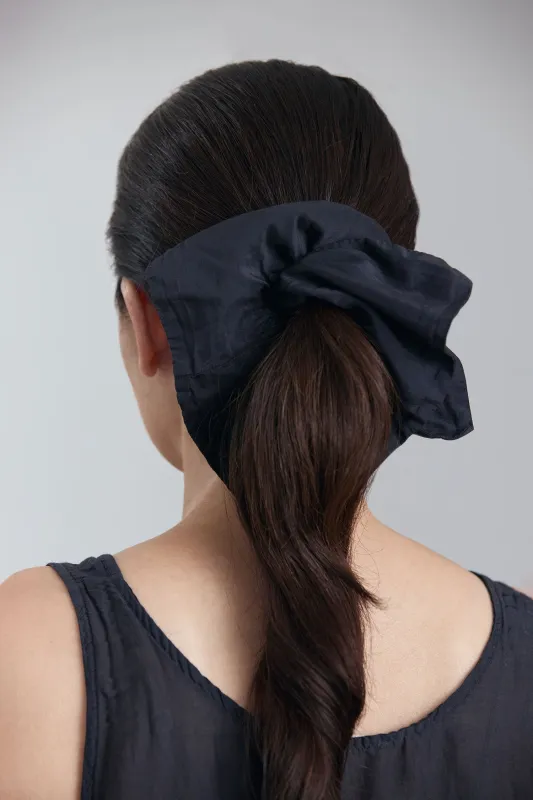 SQUARE SILK COTTON SCRUNCHIES / FADED BLACK sold by Black Crane