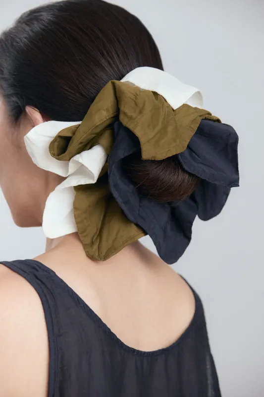 SQUARE SILK COTTON SCRUNCHIES / DK. OLIVE sold by Black Crane