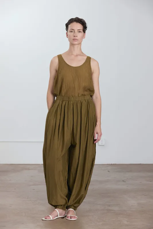 AKARI PANTS / DK. OLIVE sold by Black Crane