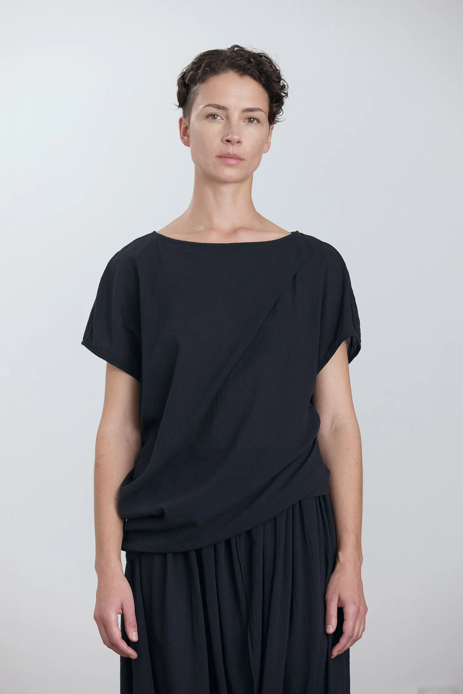 ASYMMETRIC TOP / SUMI BLACK sold by Black Crane