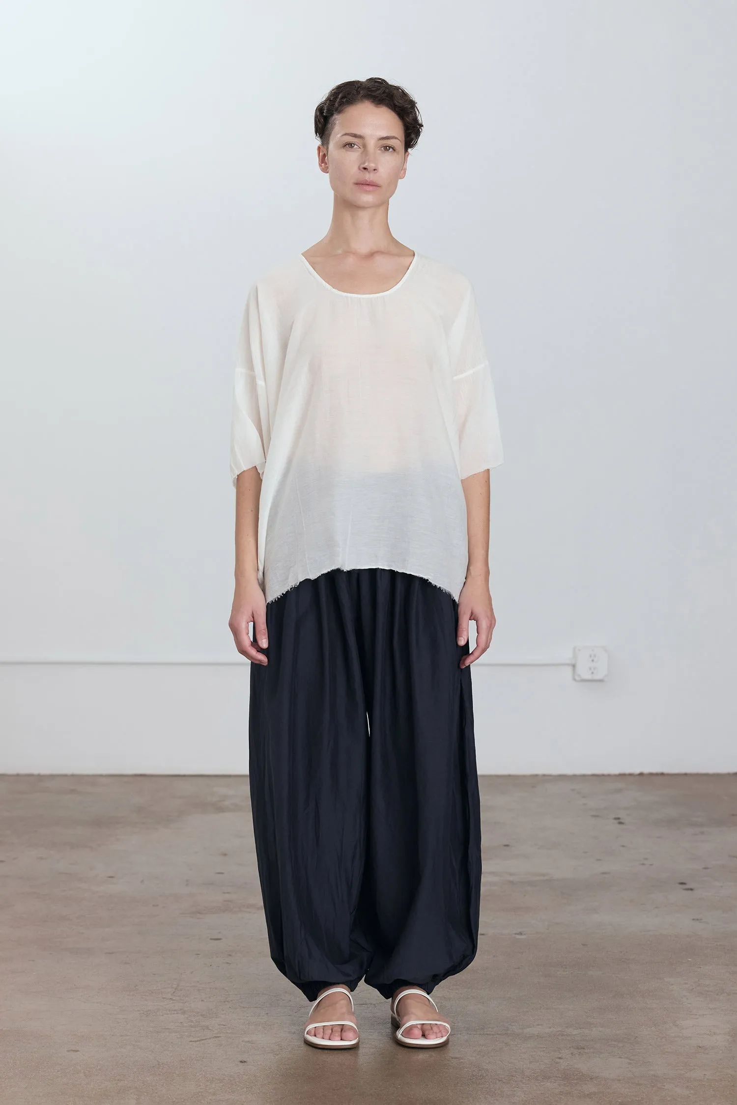 OVERSIZED TOP / WHITE sold by Black Crane