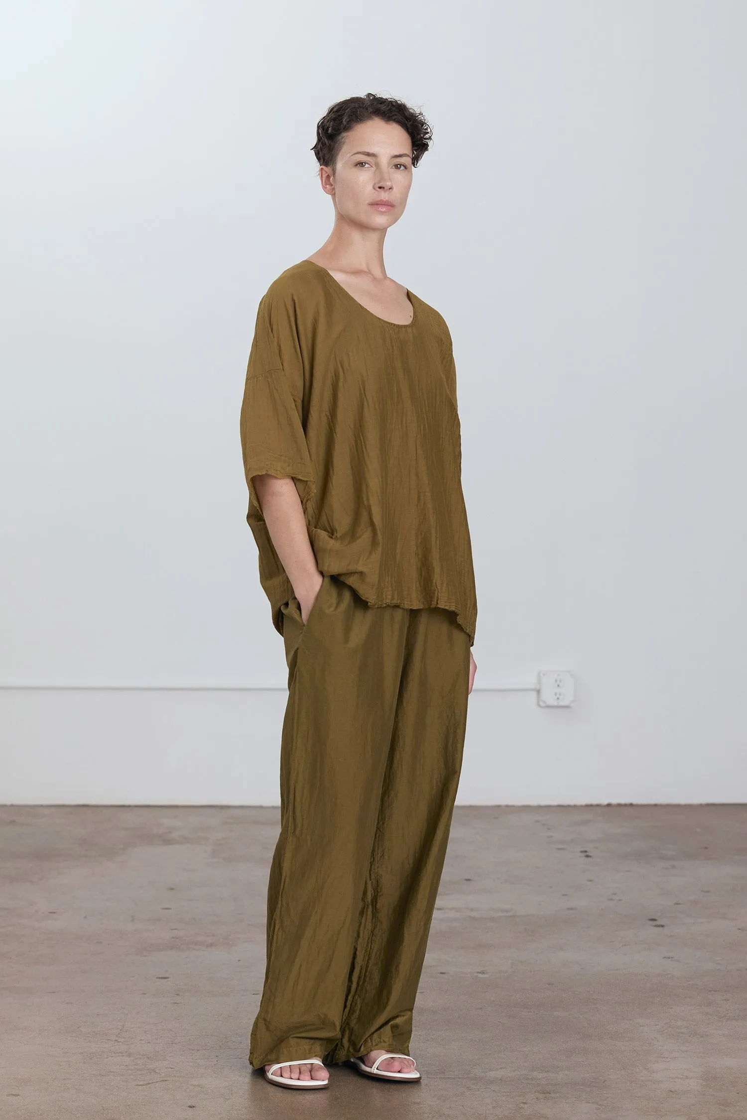 OVERSIZED TOP / DK. OLIVE sold by Black Crane