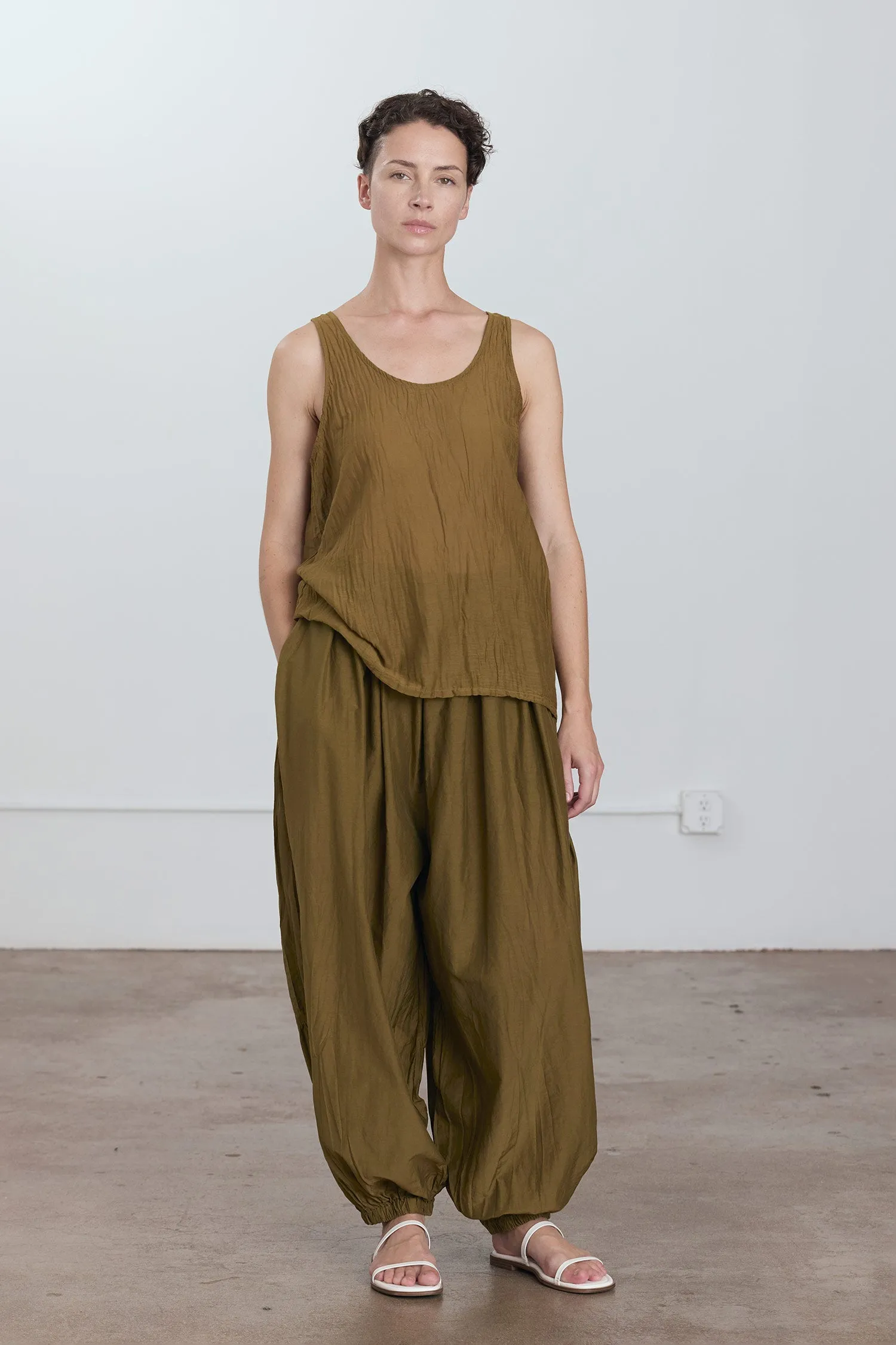 LOOSE TANK TOP / DK. OLIVE sold by Black Crane
