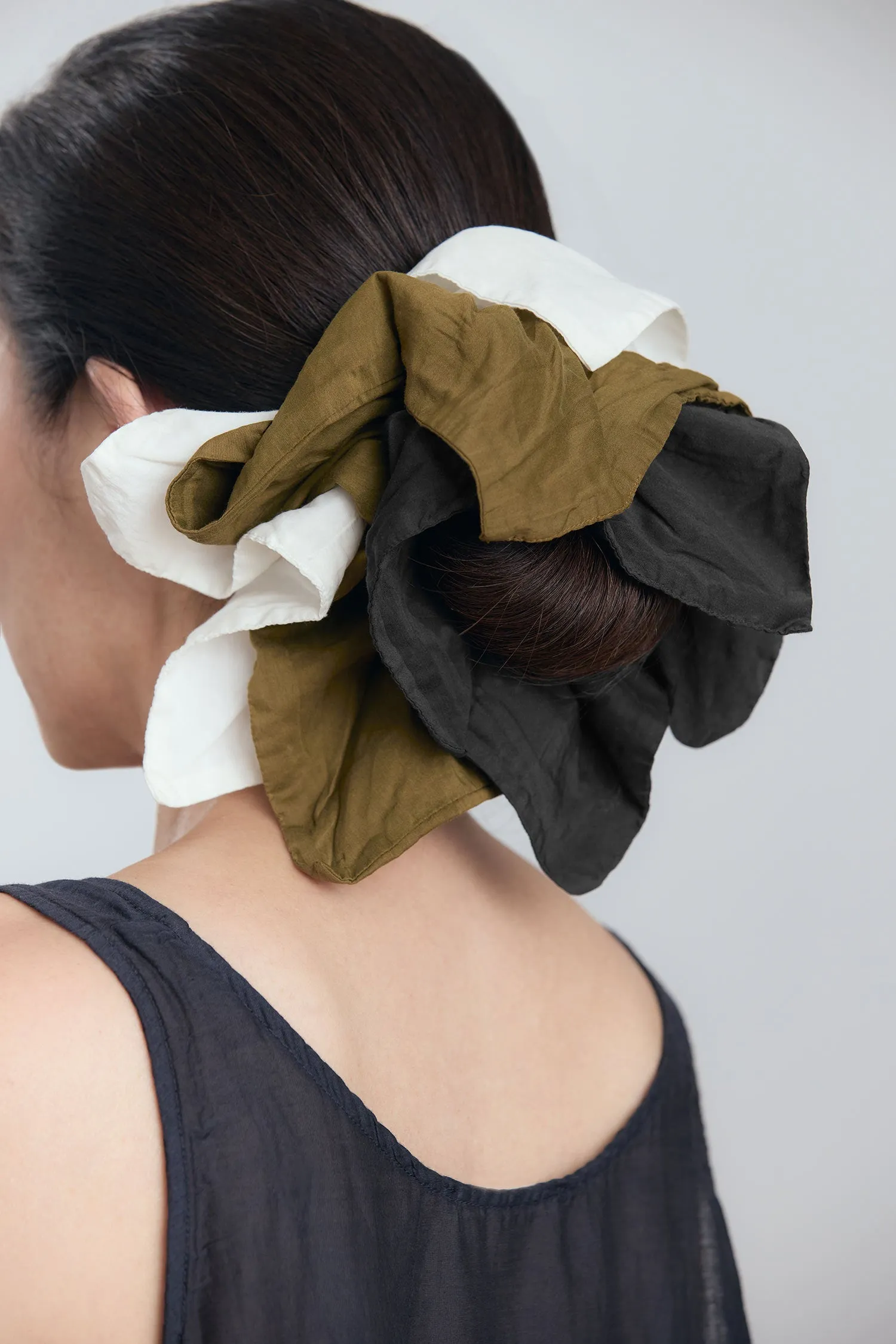 SQUARE SILK COTTON SCRUNCHIES / BLACK sold by Black Crane product image thumbnail 2