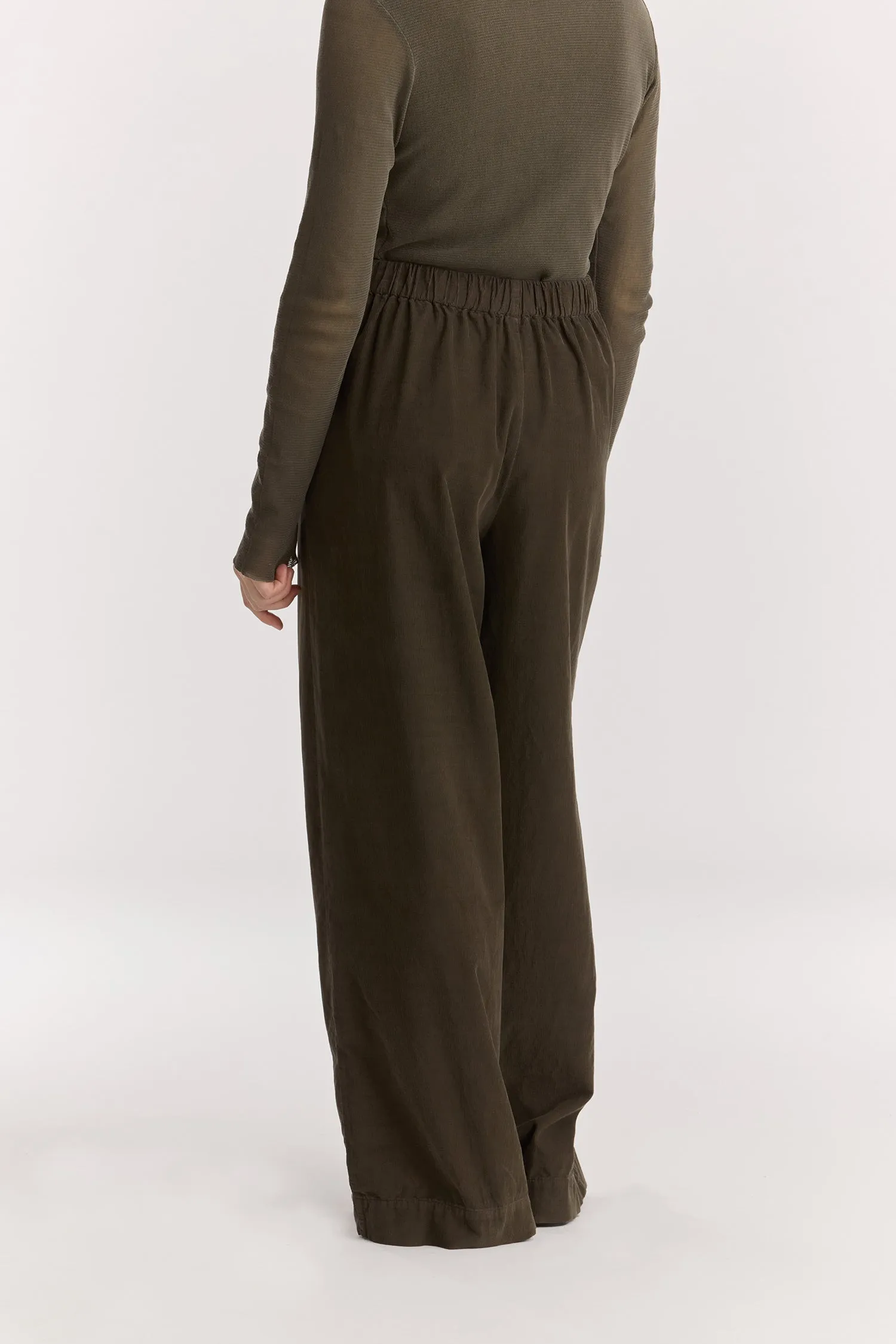 WIDE PLEATED PANTS / DK. FOREST / BC-LWP05 sold by Black Crane product image thumbnail 4