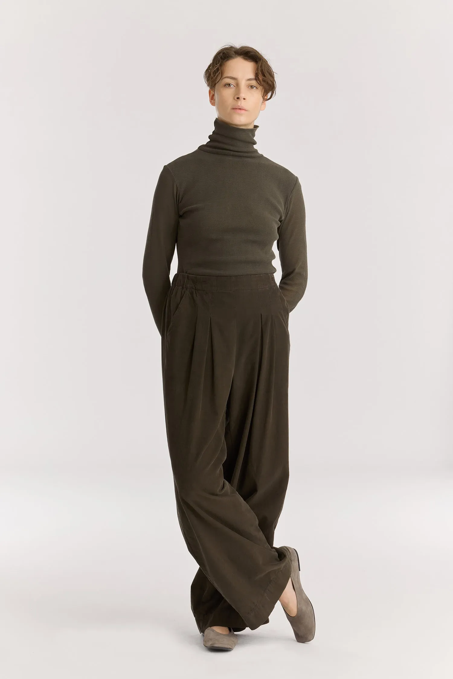 WIDE PLEATED PANTS / DK. FOREST / BC-LWP05 sold by Black Crane