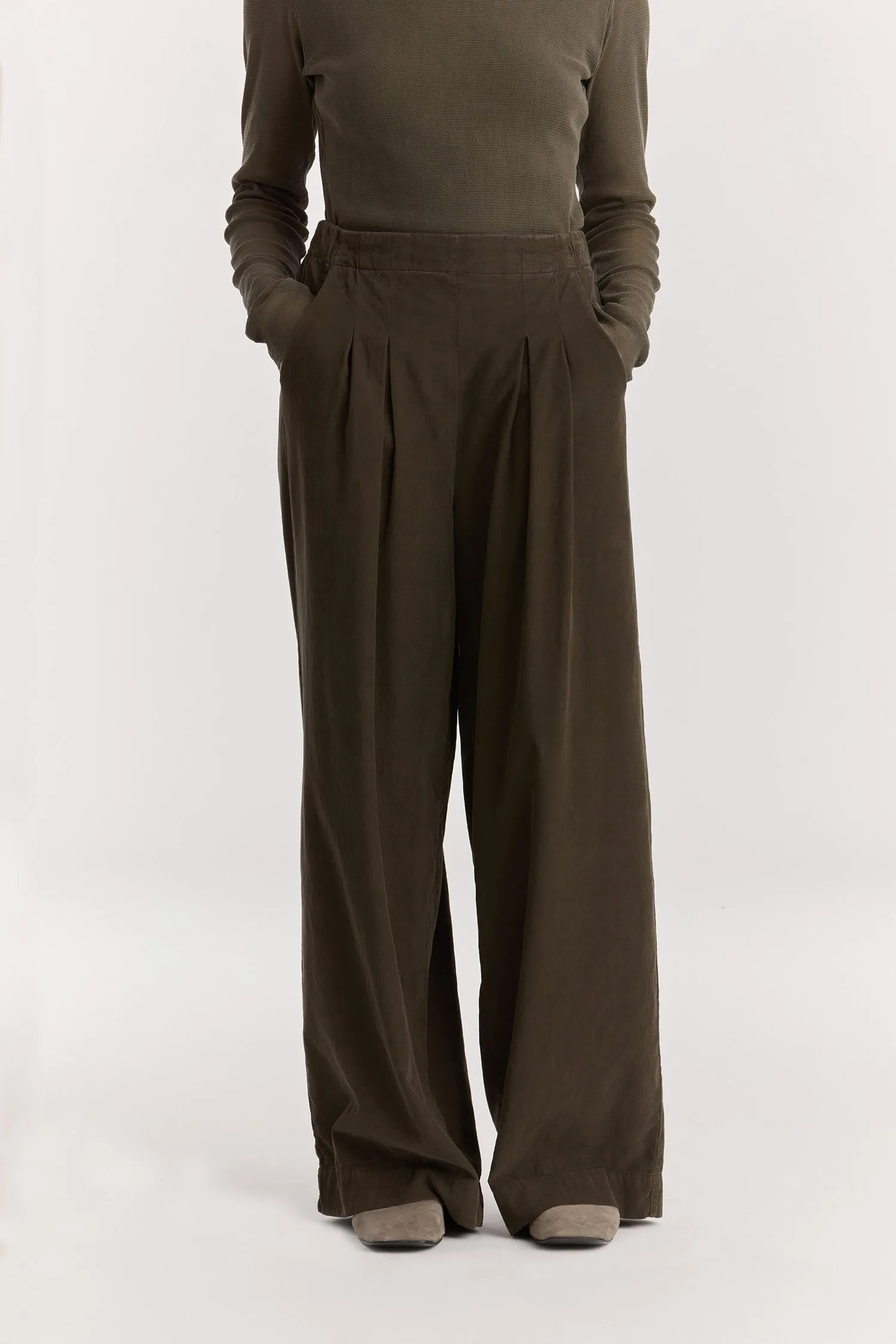 WIDE PLEATED PANTS / DK. FOREST / BC-LWP05 sold by Black Crane product image thumbnail 2
