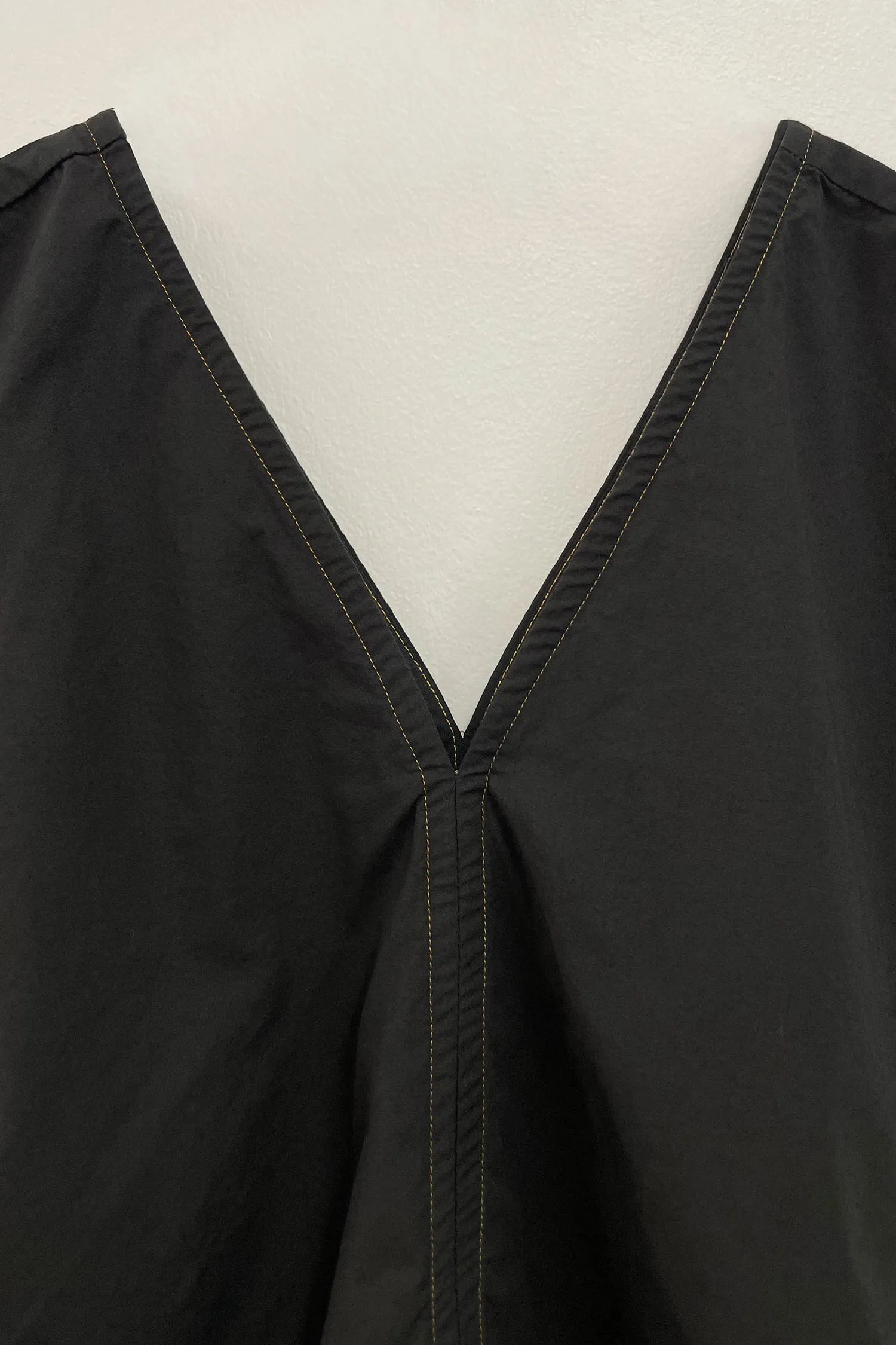 V-NECK TOP / BLACK / OCP-VT15 (CONTRASTED STITCHES) sold by Black Crane product image thumbnail 4