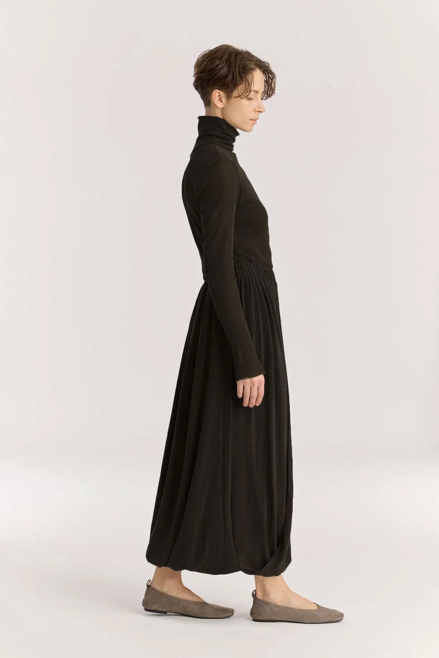 DOUBLE-LAYERED DRAPY SKIRT / BLACK / RC-GS02 sold by Black Crane product image thumbnail 2