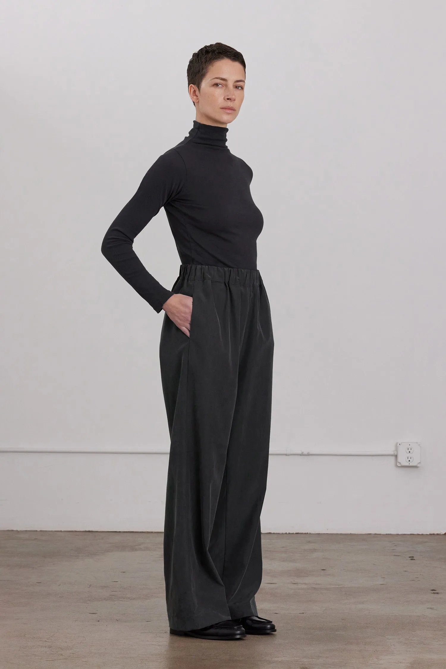 STRAIGHT PANTS / BLACK sold by Black Crane