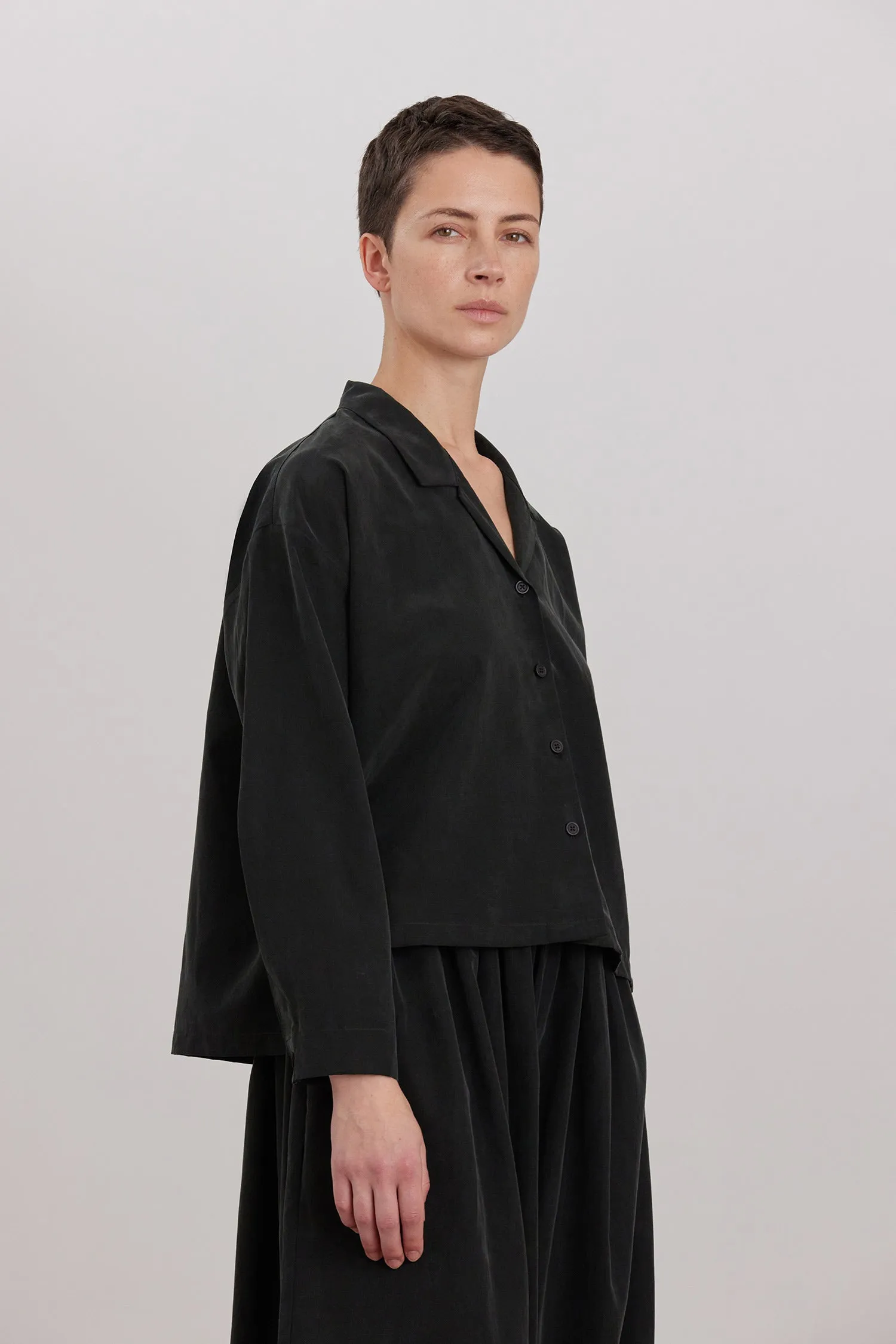 CROPPED L/S SHIRTS / BLACK sold by Black Crane product image thumbnail 3