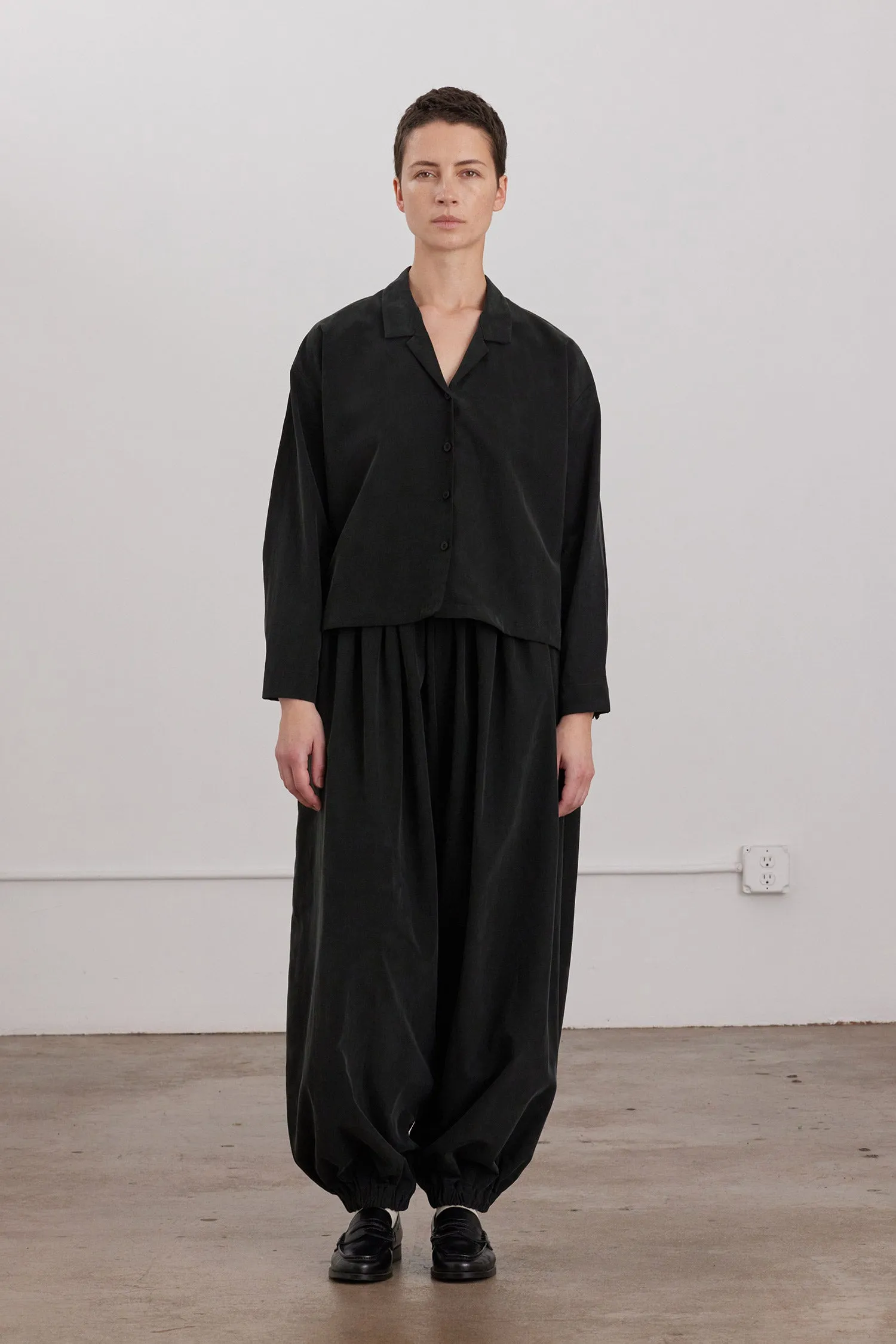 CROPPED L/S SHIRTS / BLACK sold by Black Crane product image thumbnail 5