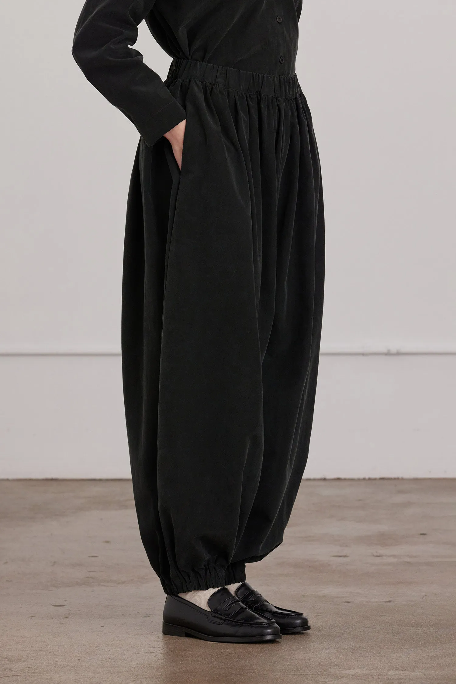 LANTERN PANTS / BLACK sold by Black Crane product image thumbnail 2