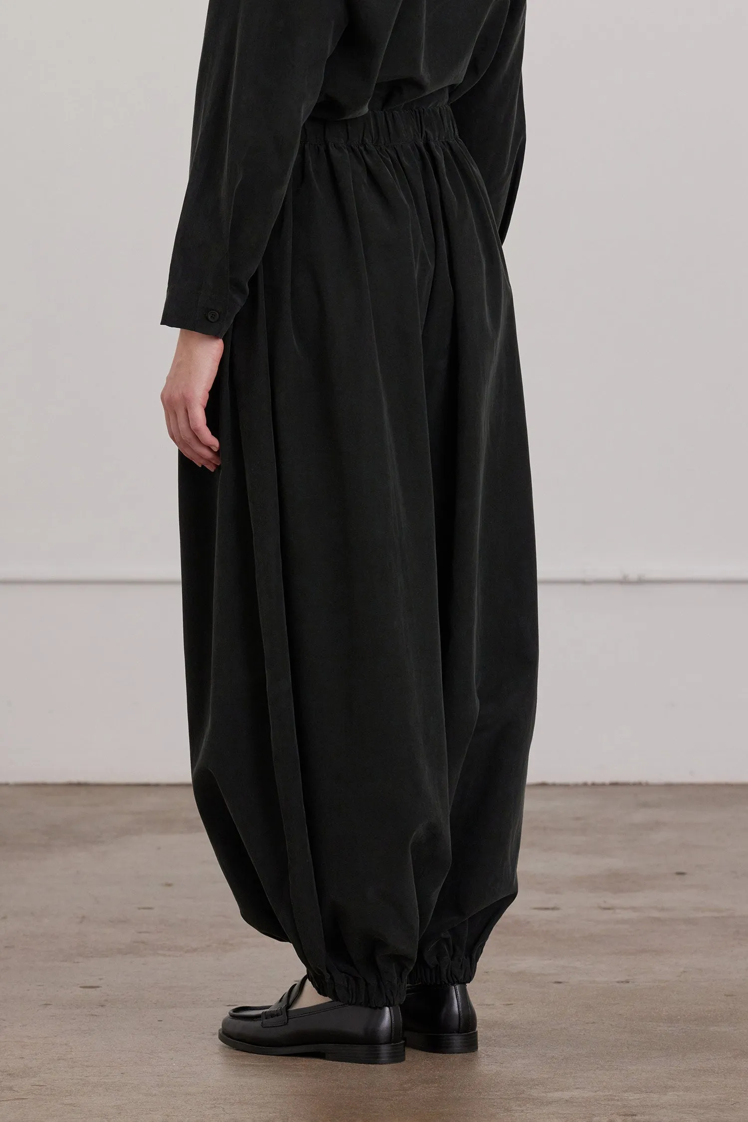 LANTERN PANTS / BLACK sold by Black Crane product image thumbnail 4