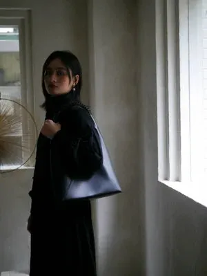 WOVEN TRIANGLE BAG 45 - BLACK sold by Ali Golden product image thumbnail 3