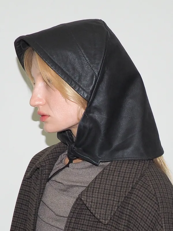 Bonnet in Black Lambskin made by CLYDE