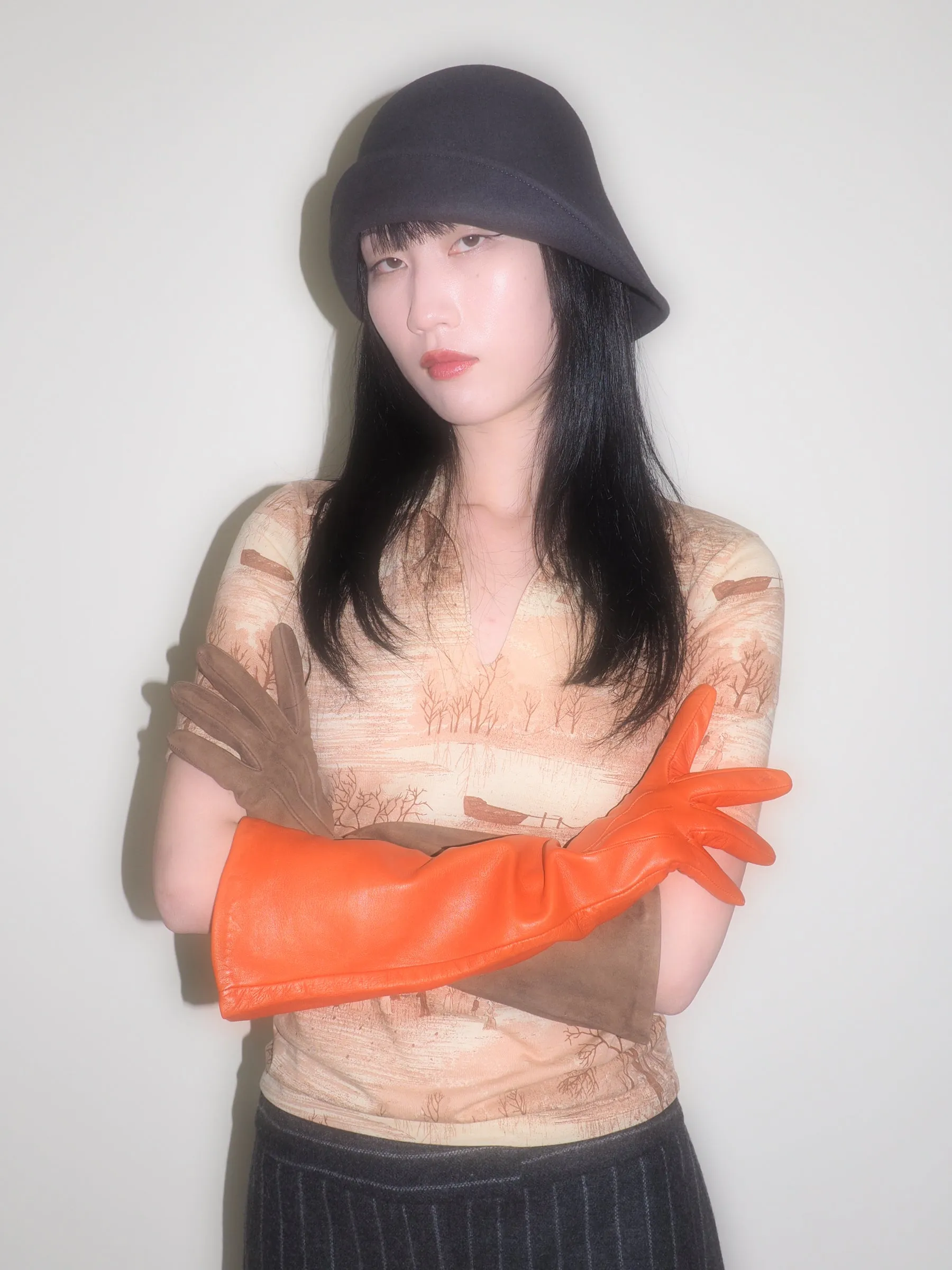 Gauntlet Gloves in Fawn Suede Lambskin sold by CLYDE product image thumbnail 4