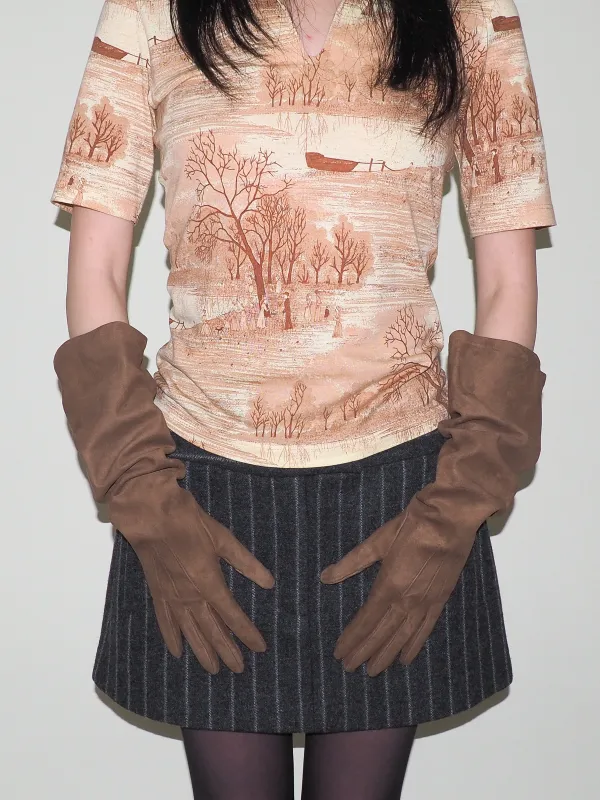 Gauntlet Gloves in Fawn Suede Lambskin made by CLYDE