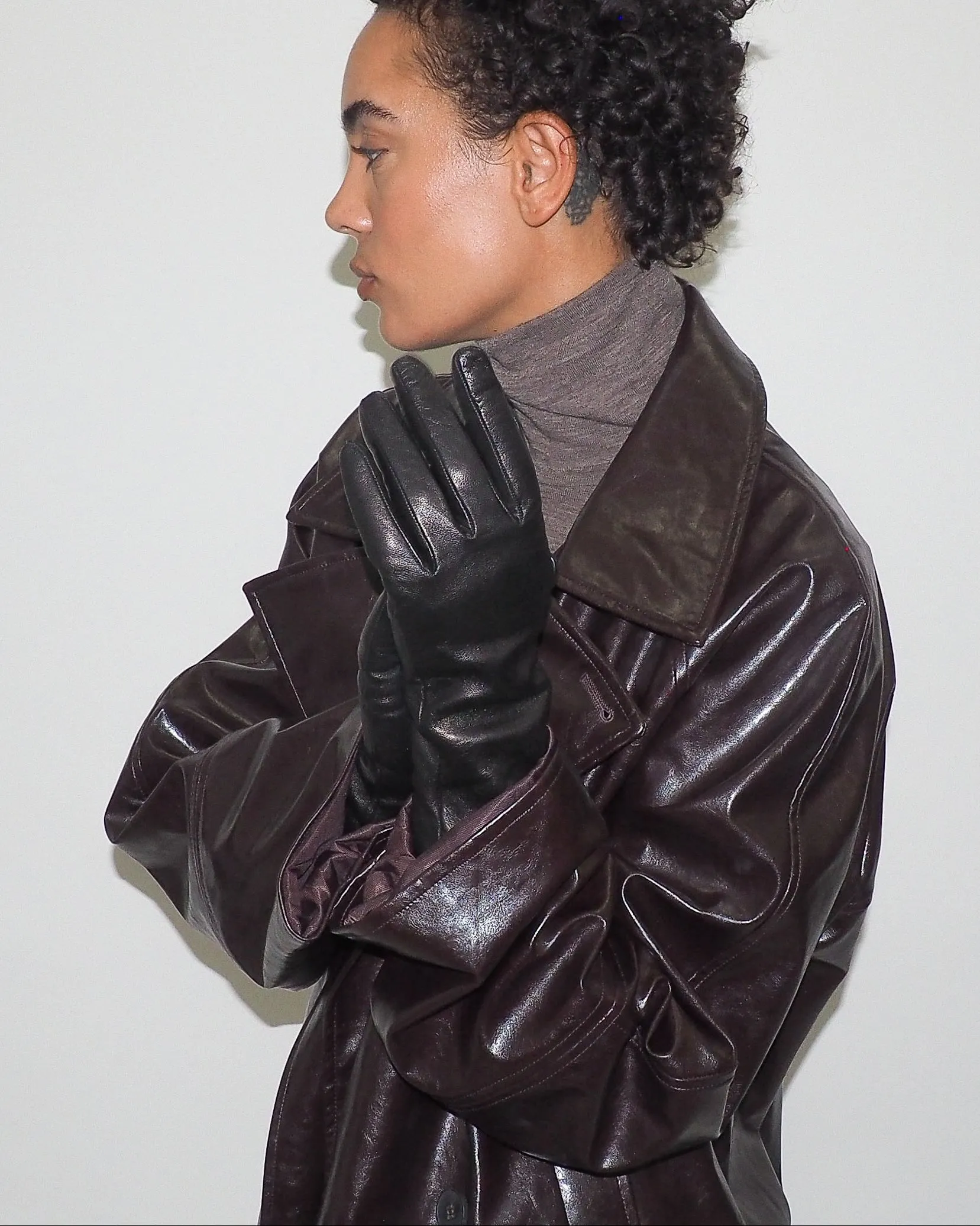Classic Gloves in Black Nappa Lambskin sold by CLYDE product image thumbnail 3