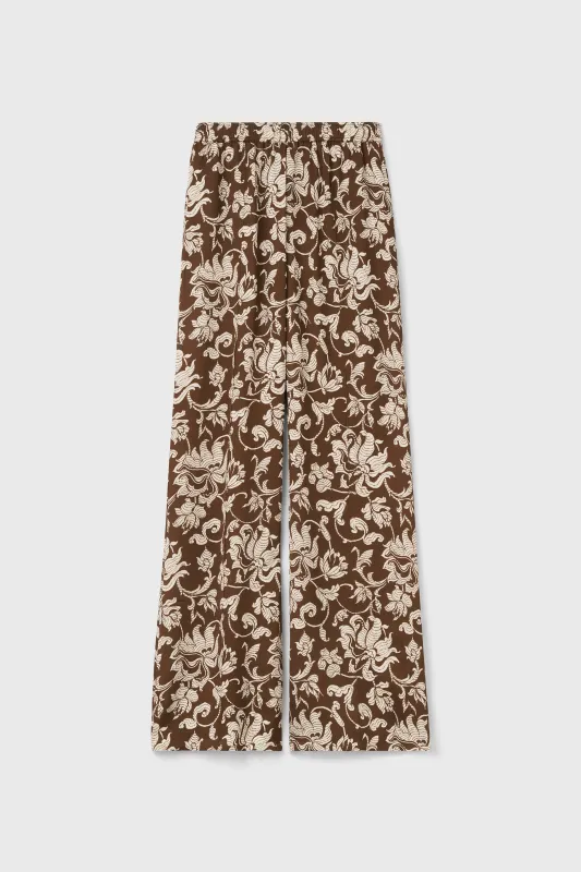 The Ezra dressed track pant in French Lily made by Rodebjer