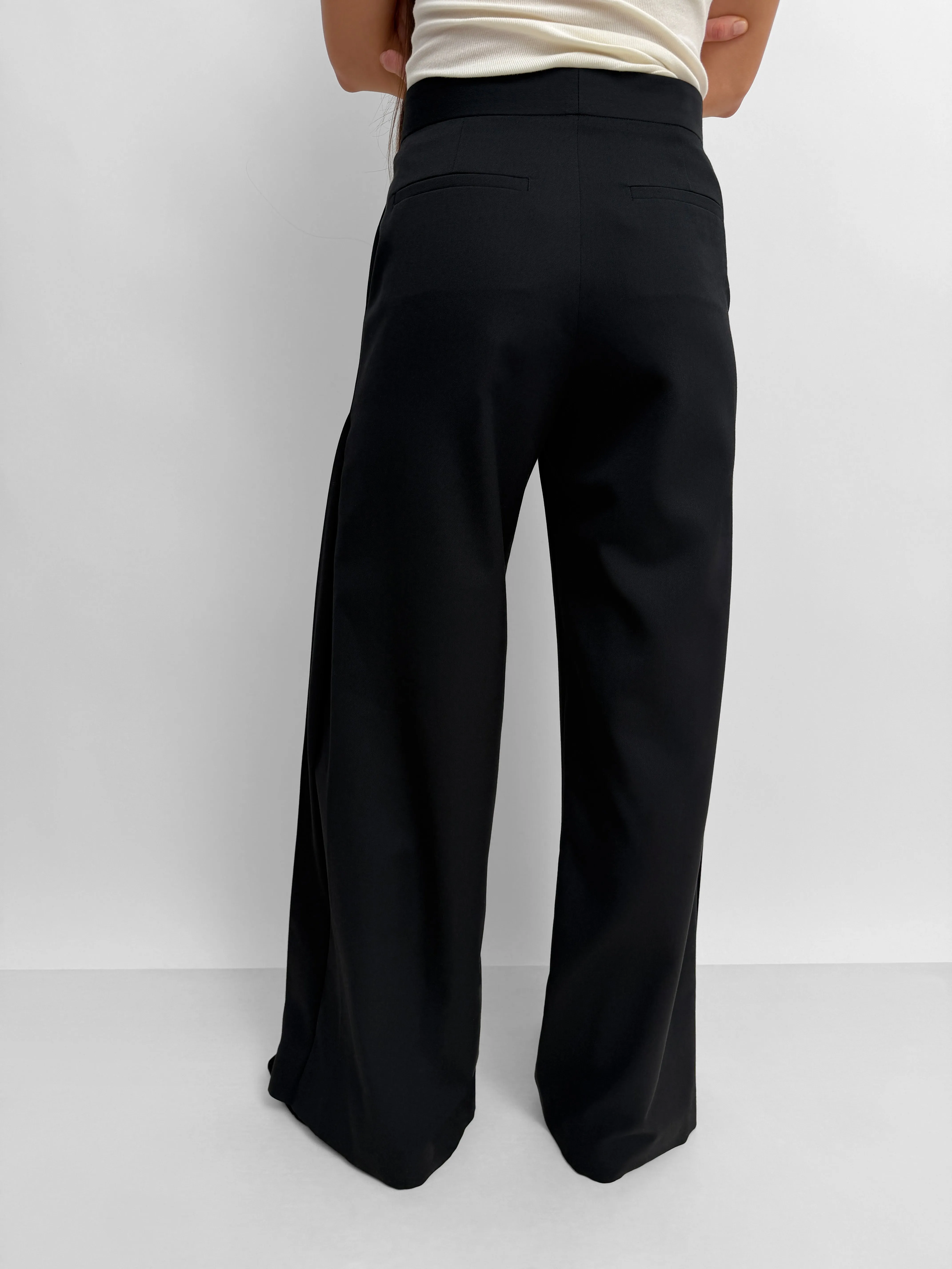 The Nora fluid pant sold by Rodebjer product image thumbnail 3