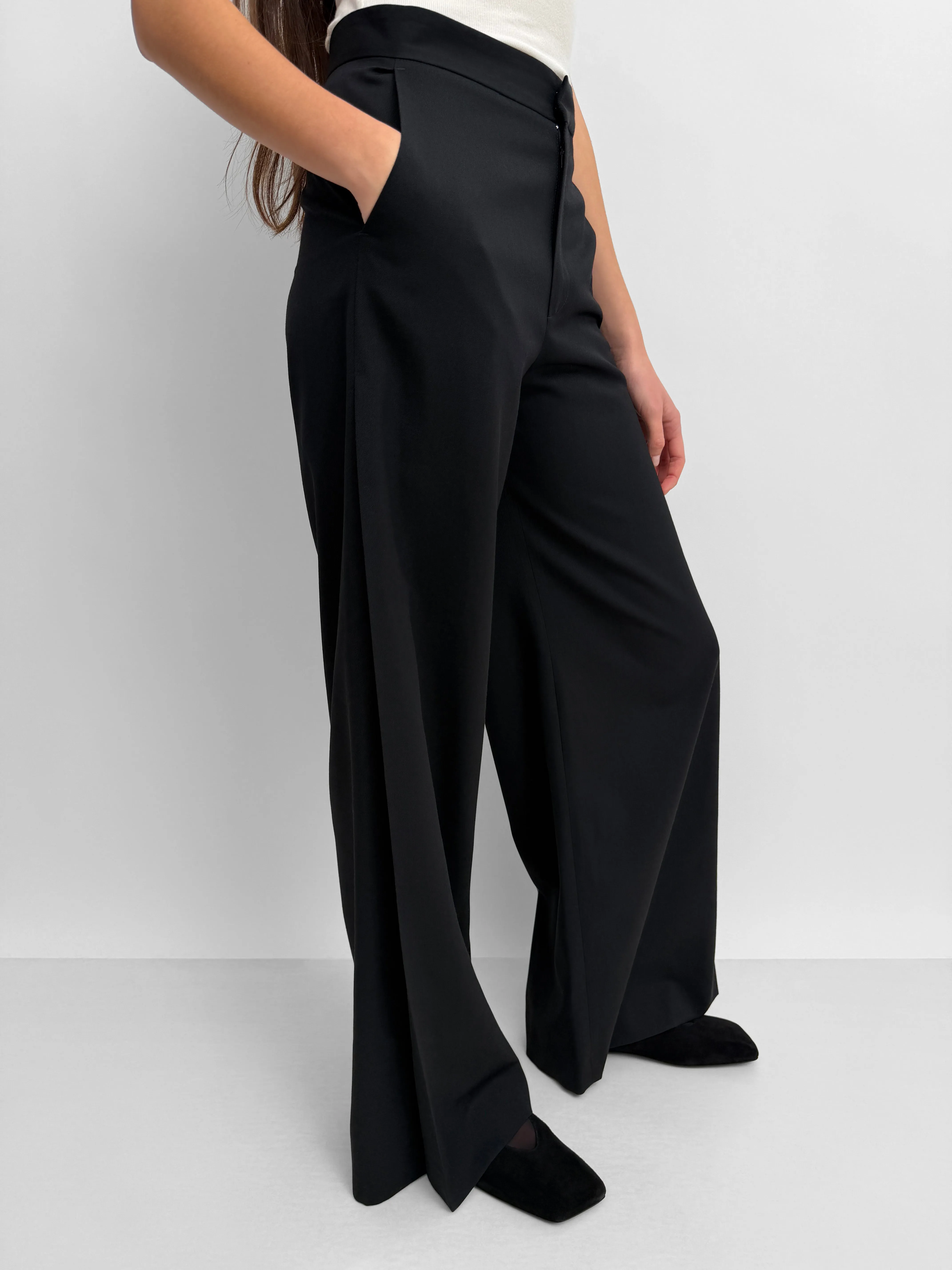 The Nora fluid pant sold by Rodebjer product image thumbnail 4
