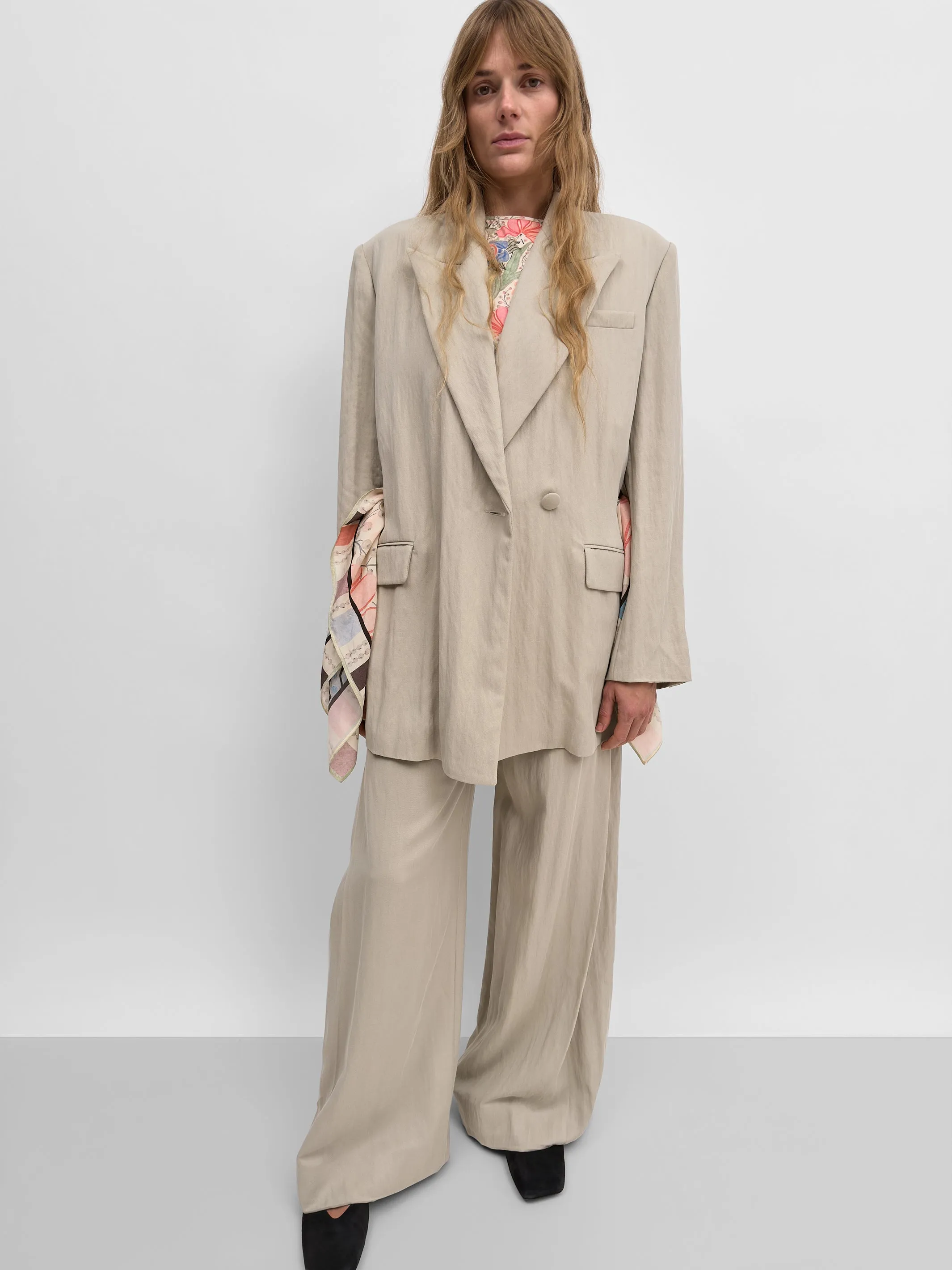 The Stand tencel constructed blazer sold by Rodebjer