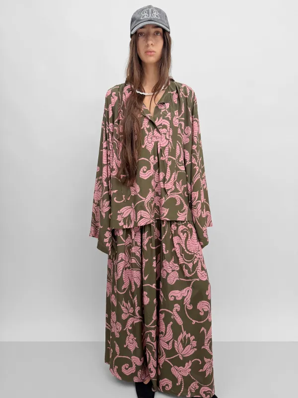 The Denali over-dimensioned blouse in French Lily made by Rodebjer