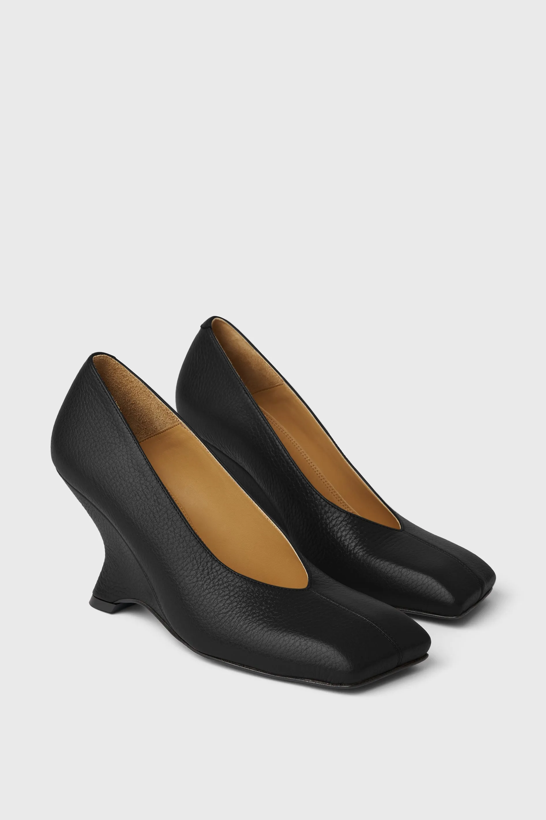 The Polka pebble leather pump sold by Rodebjer product image thumbnail 2