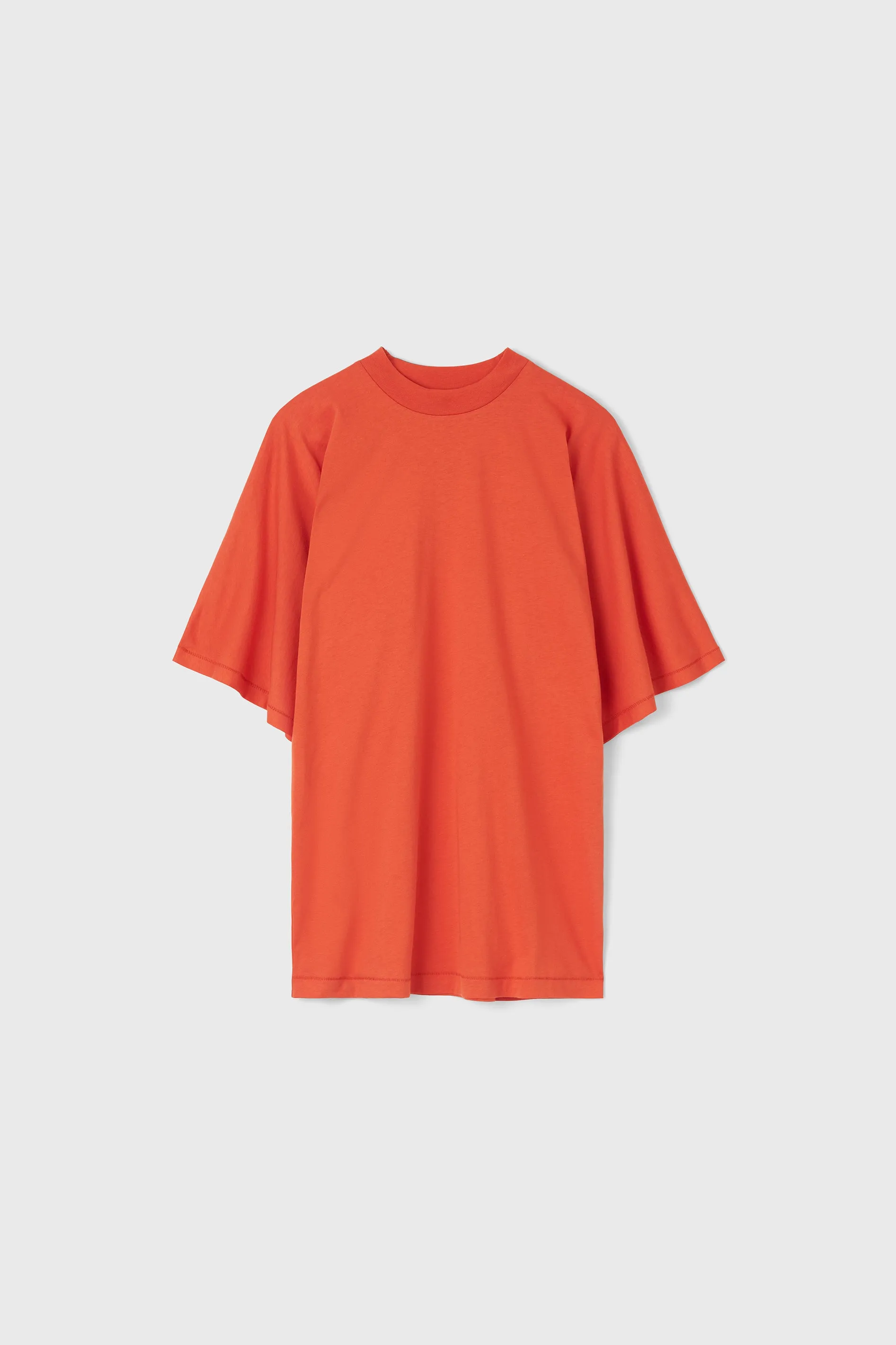 The Pop t-shirt with over-dimensioned sleeves sold by Rodebjer