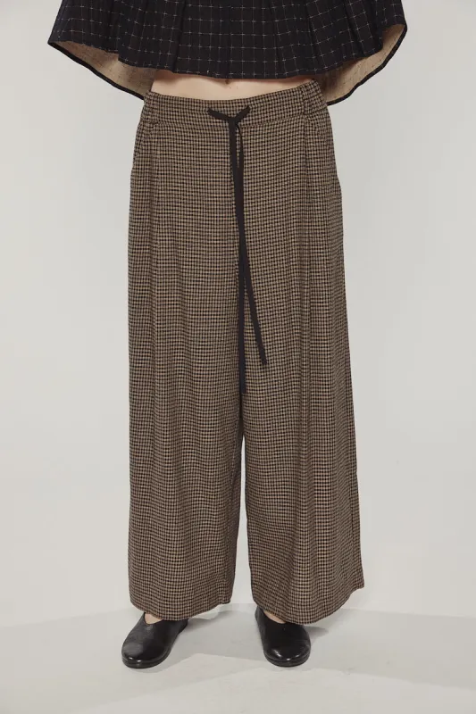 Wide leg straight pants sold by amente